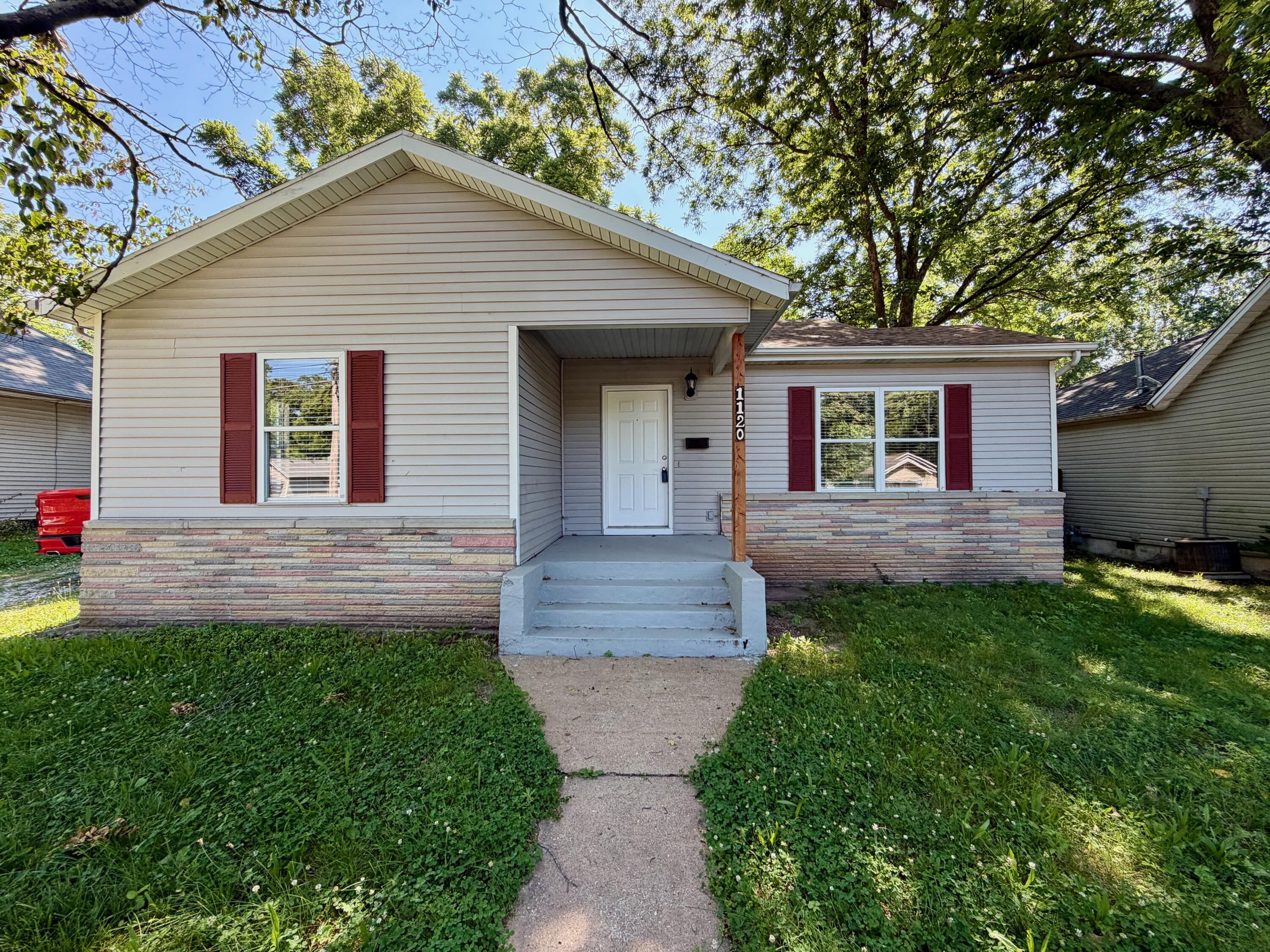 1120 N Rogers Avenue, Springfield MO 65802