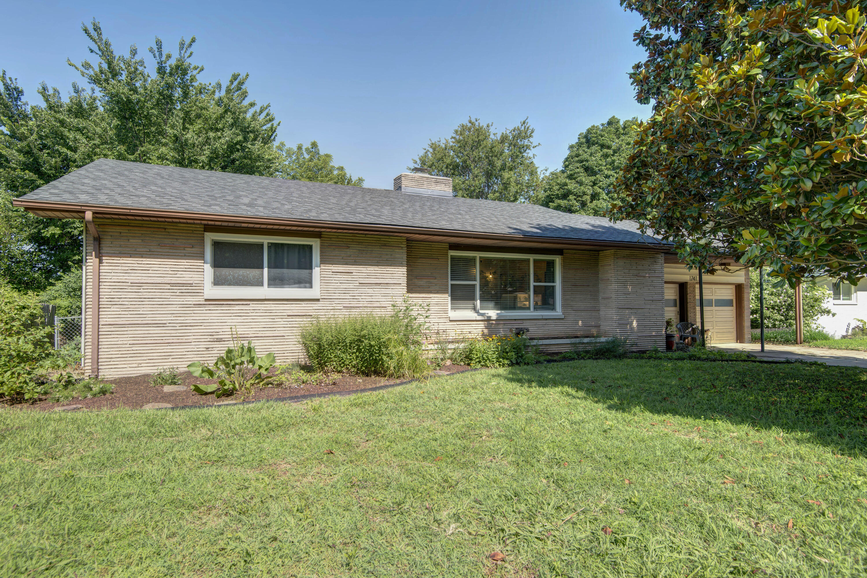 1741 S Lancaster Avenue, Springfield MO 65807