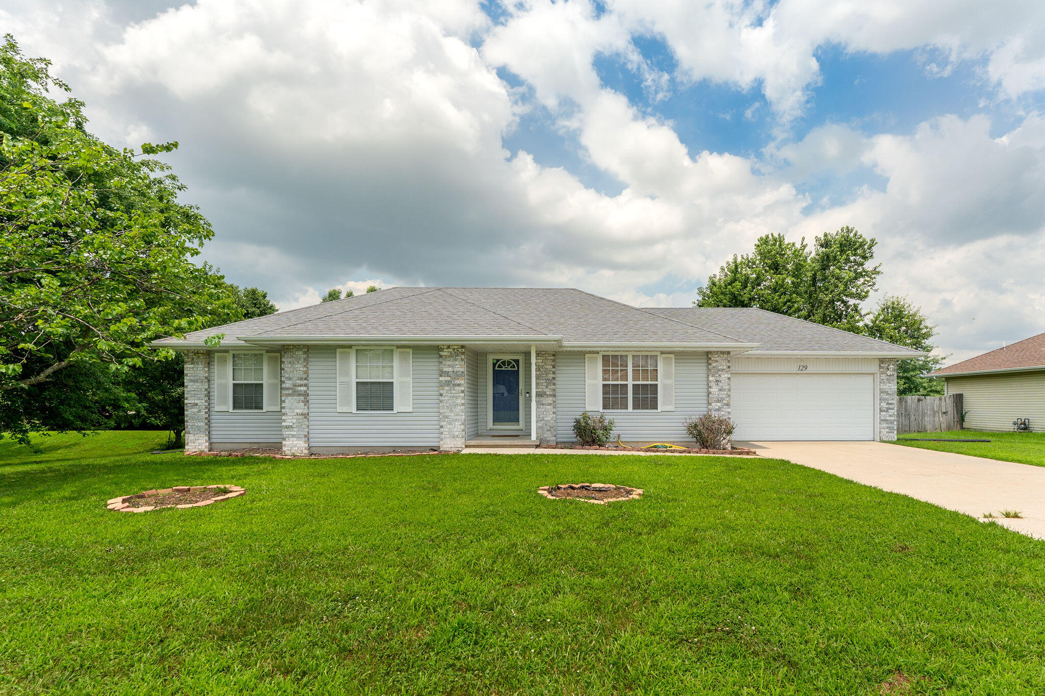 129 E Loyal Street, Clever MO 65631