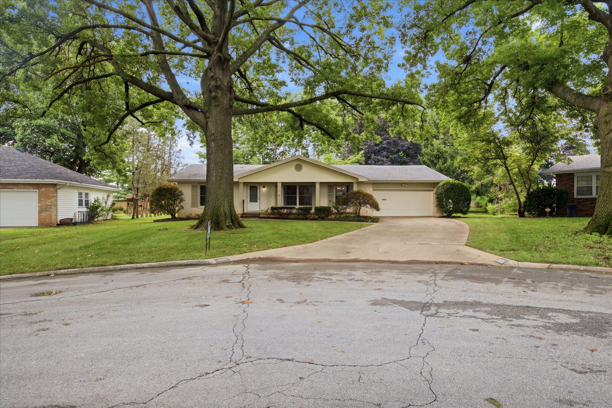 1860 E Meadow Drive, Springfield MO 65804