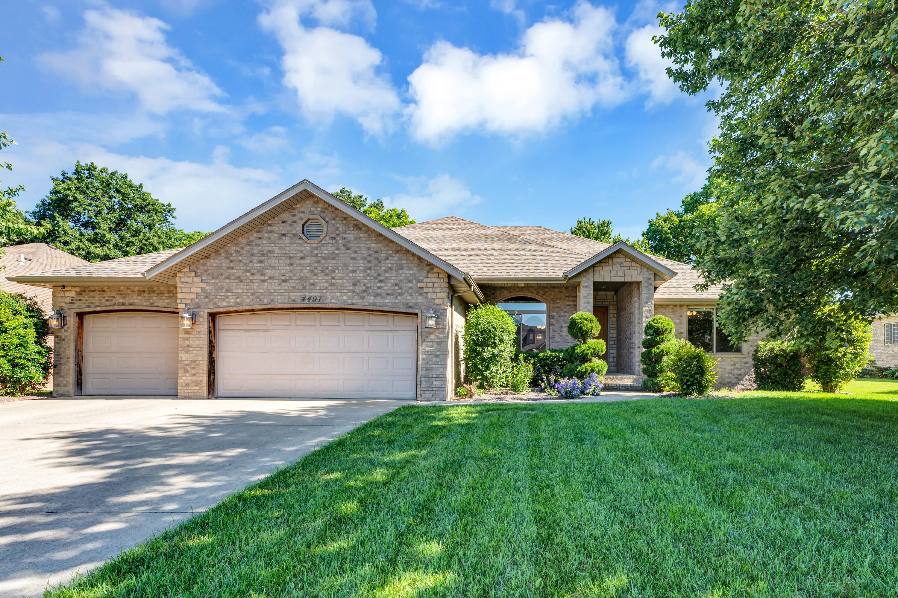 4497 E Summerfield Drive, Springfield MO 65802