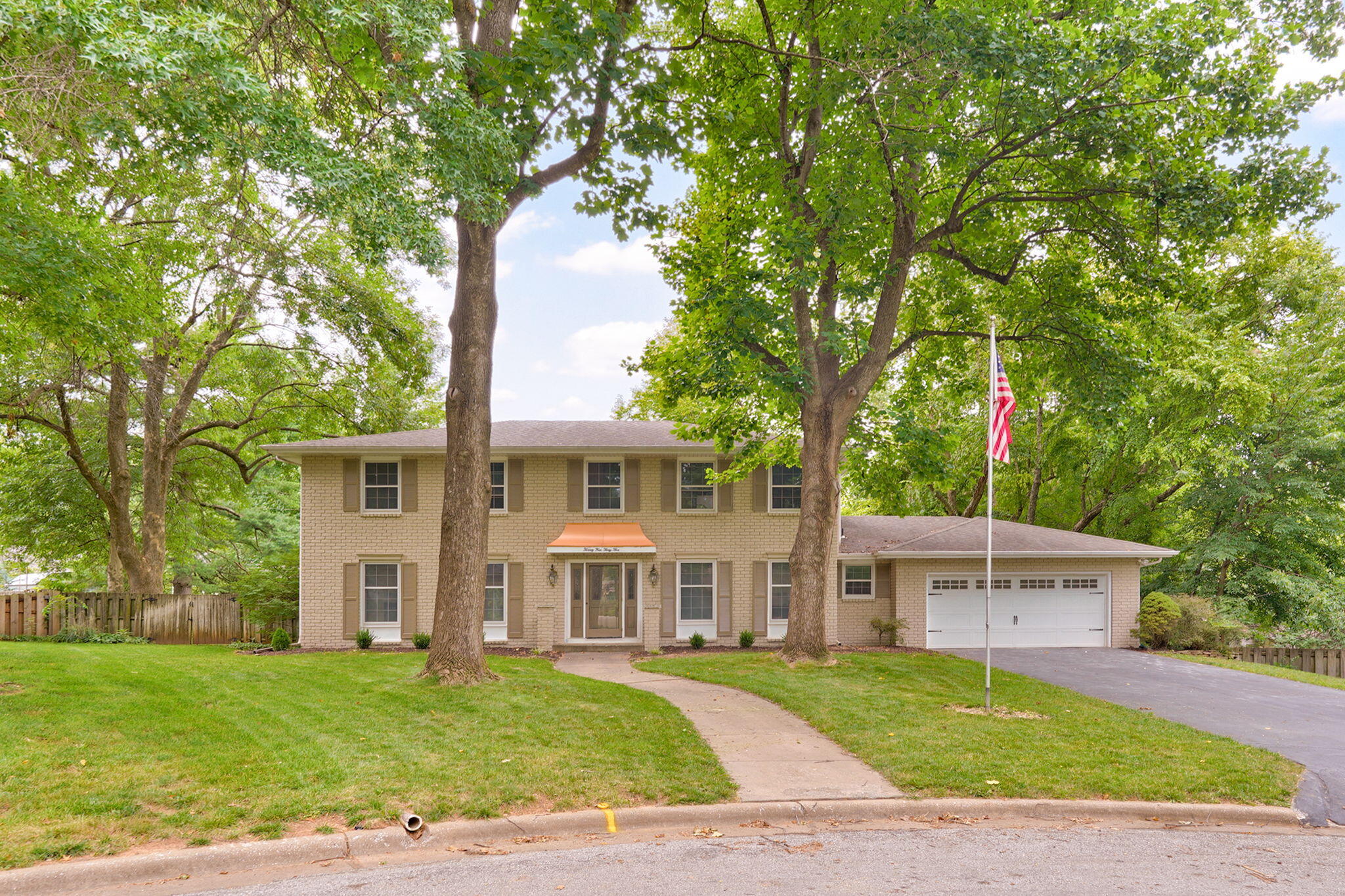2435 E Michelle Place, Springfield MO 65804