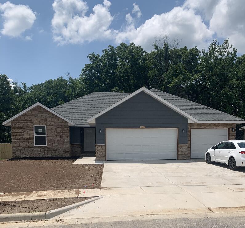 660 W Brook Hollow Road, Nixa MO 65714