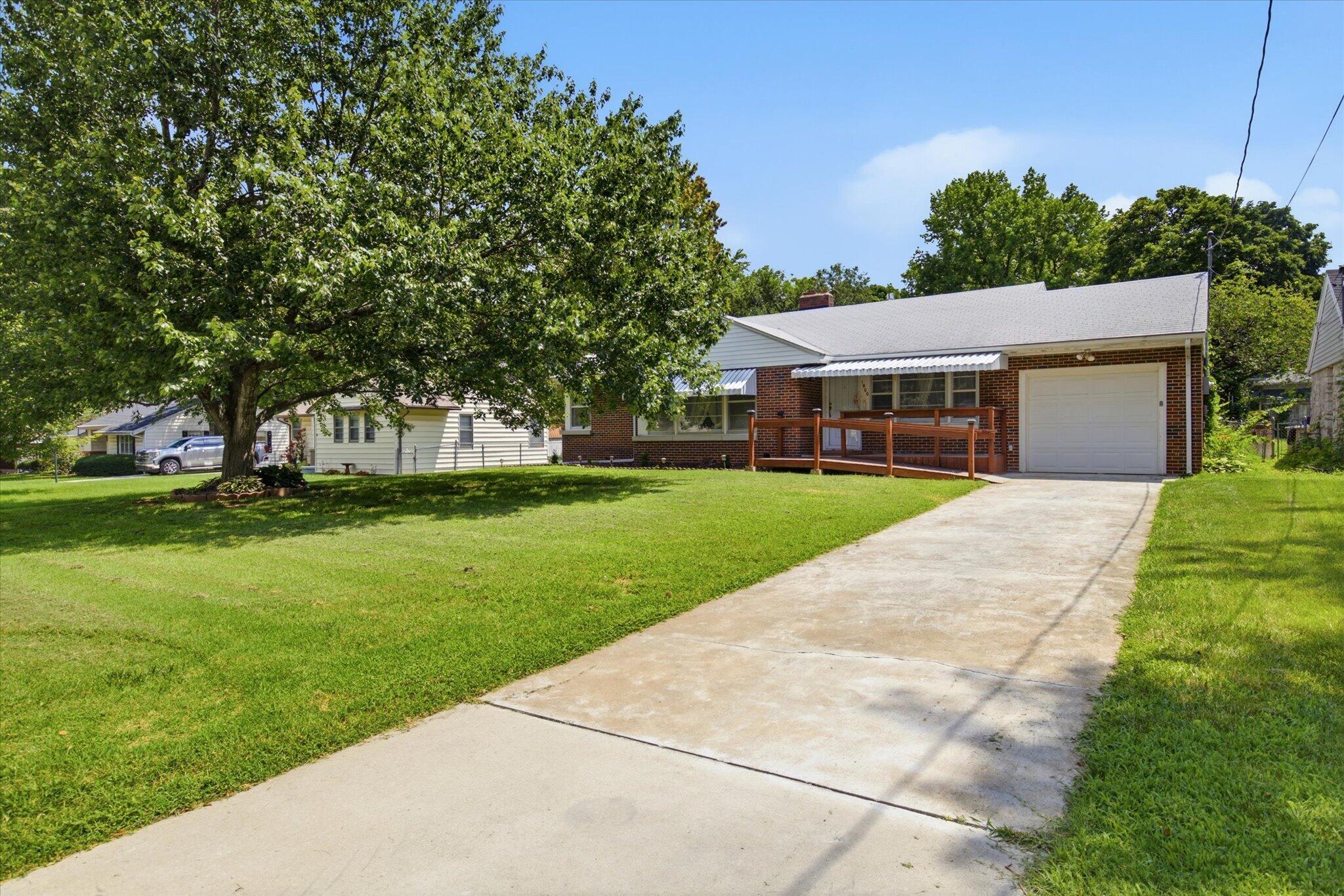 1900 S Virginia Avenue, Springfield MO 65807