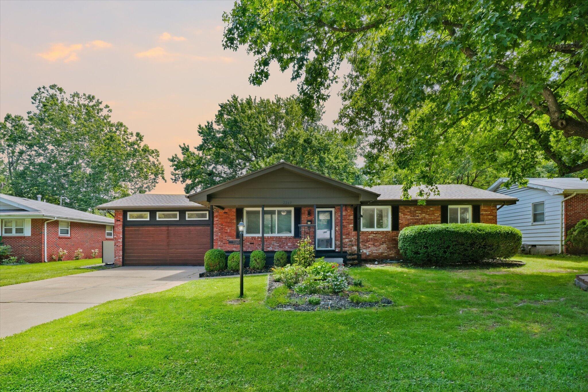 2260 S Barcliff Avenue, Springfield MO 65804