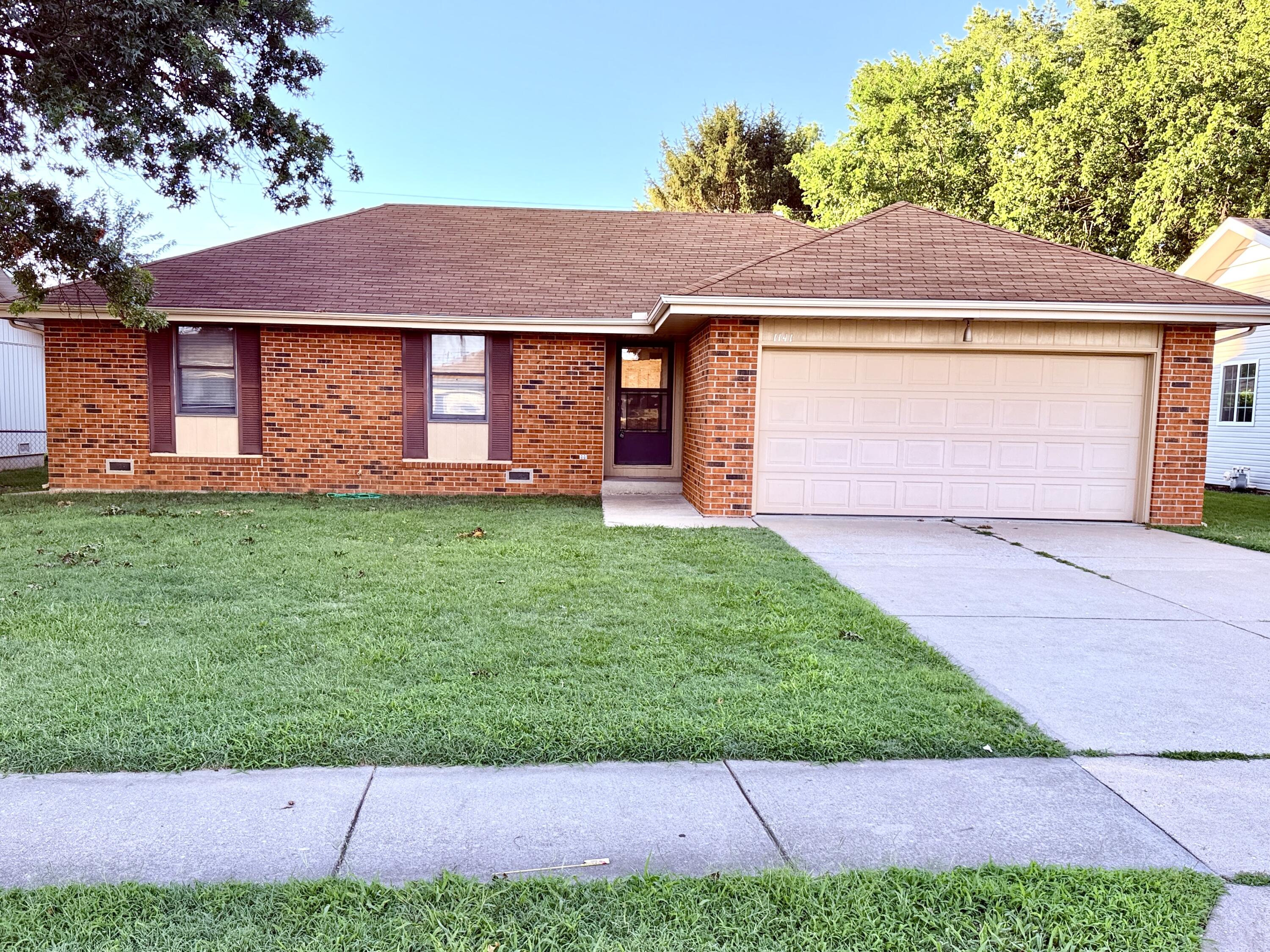1141 E Cambridge Street, Springfield MO 65807