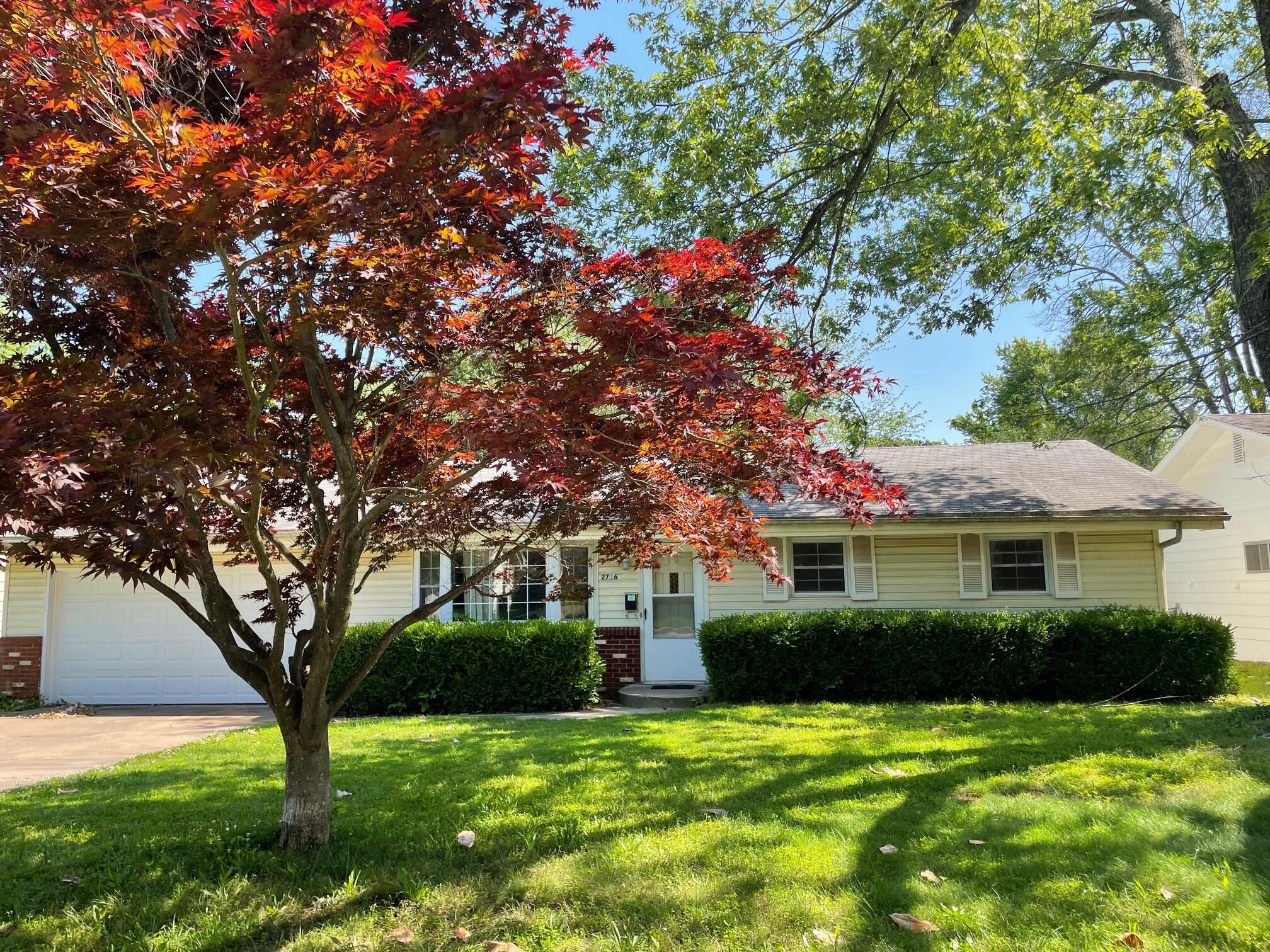 2716 E Linwood Street, Springfield MO 65804