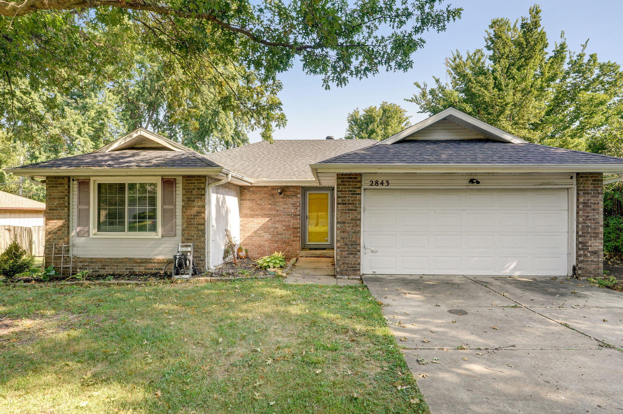 2843 W Primrose Lane, Springfield MO 65807