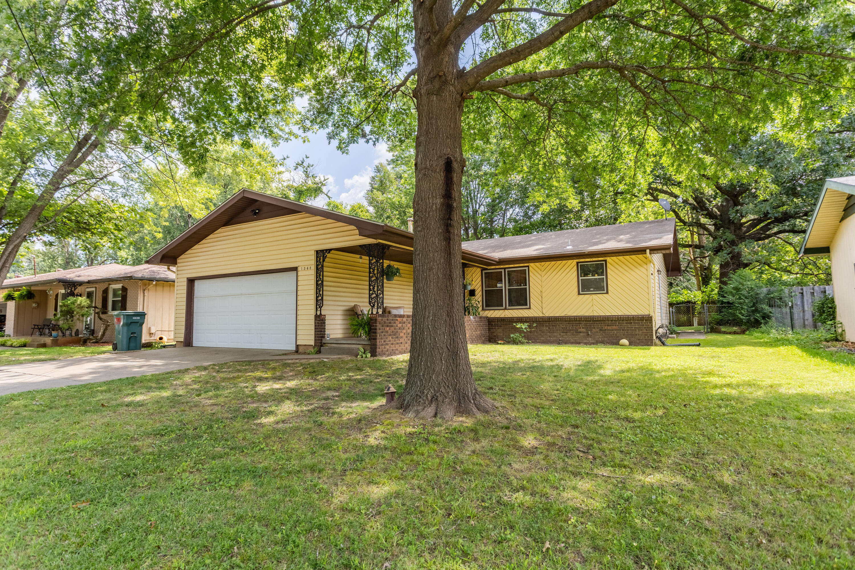 1348 S Arcadia Avenue, Springfield MO 65804