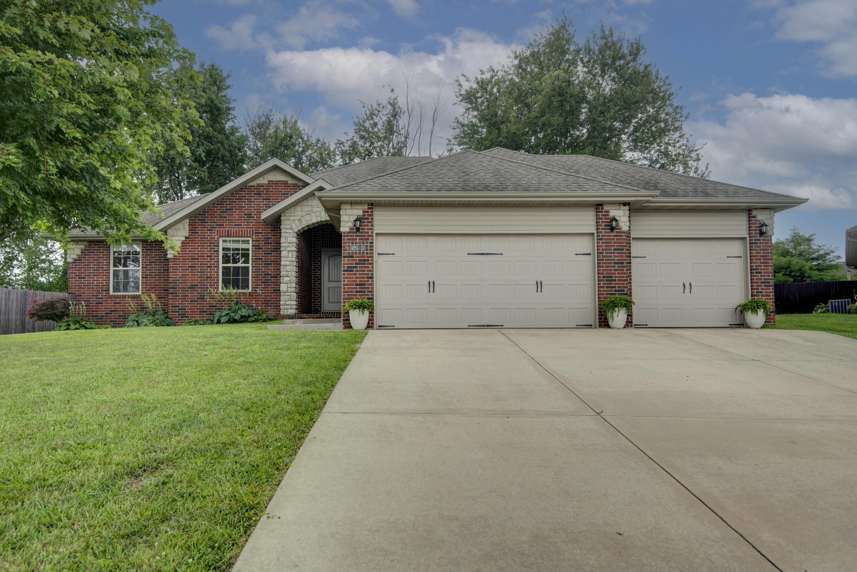 2512 W Chris Court, Ozark MO 65721