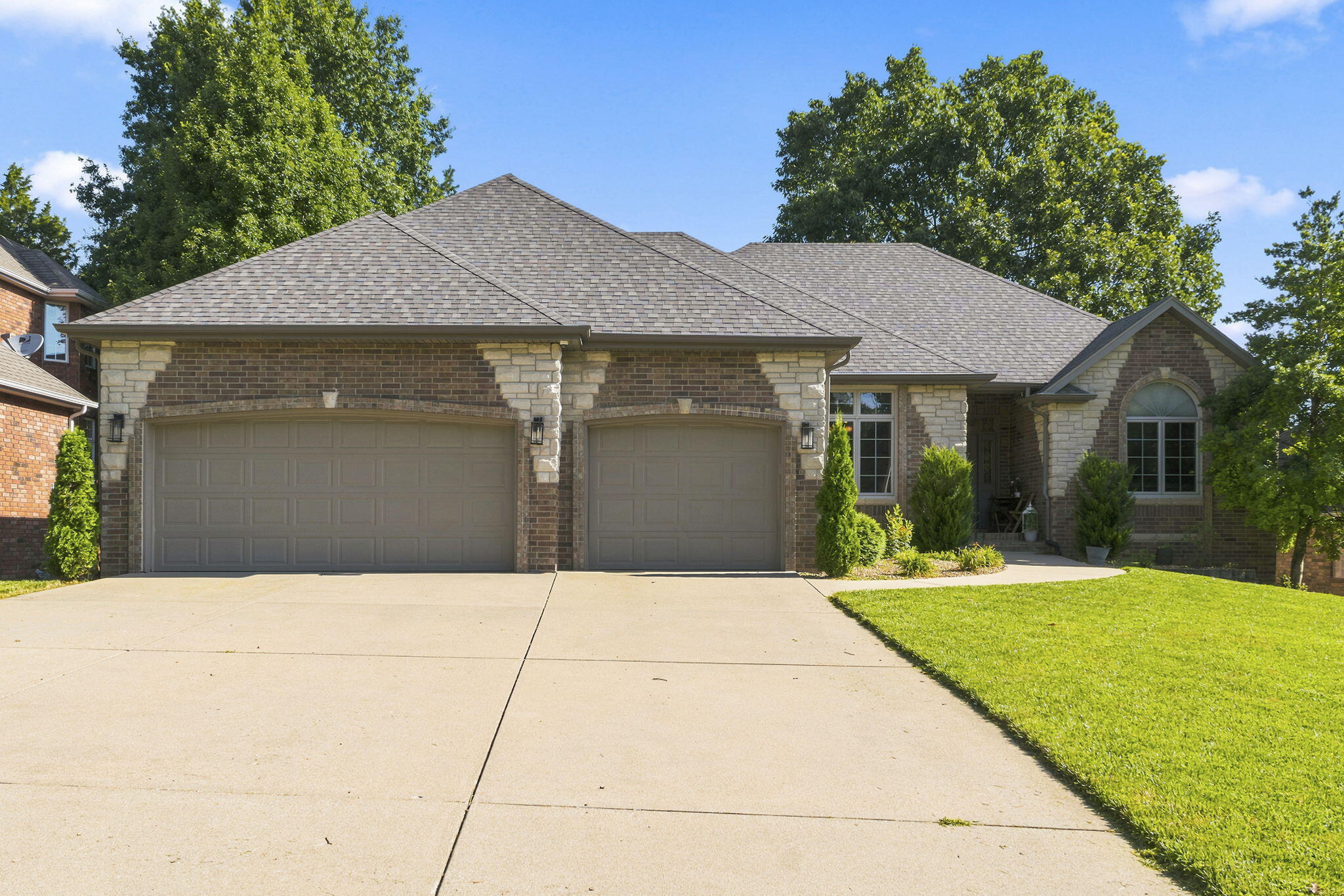 1019 W Parkhill Circle, Springfield MO 65810