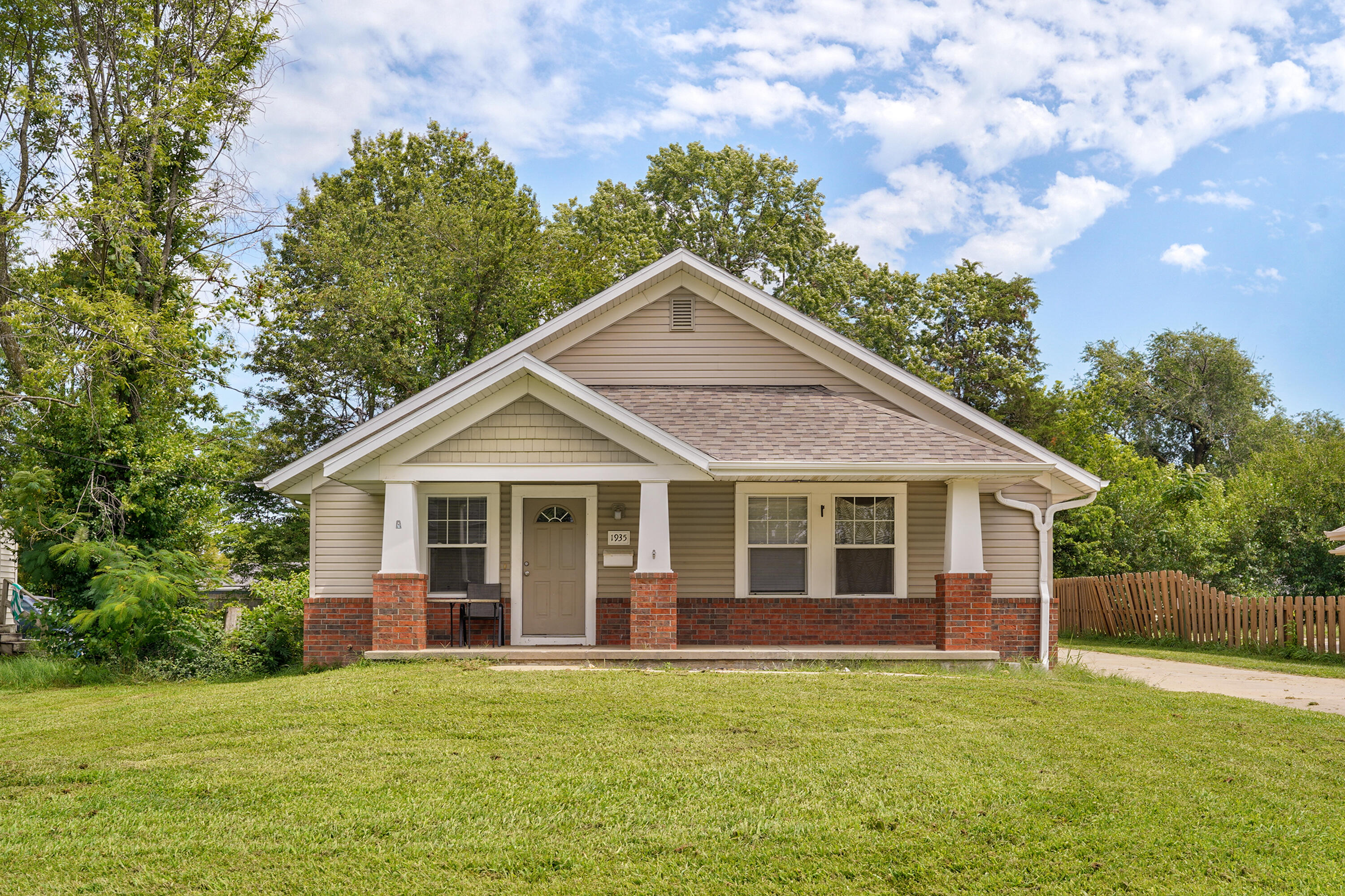 1935 W Atlantic Street, Springfield MO 65803