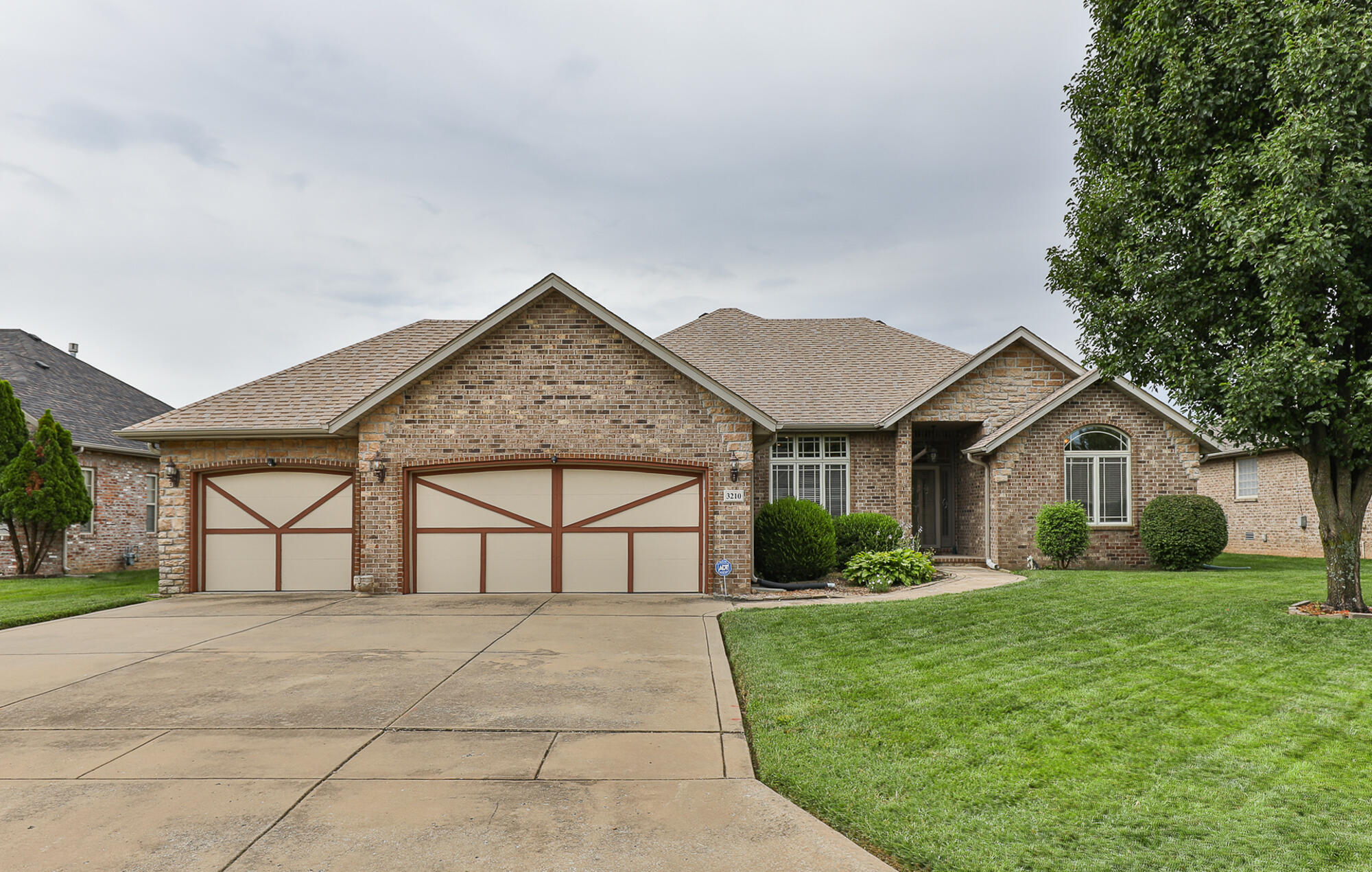 3210 W Village Terrace, Springfield MO 65810