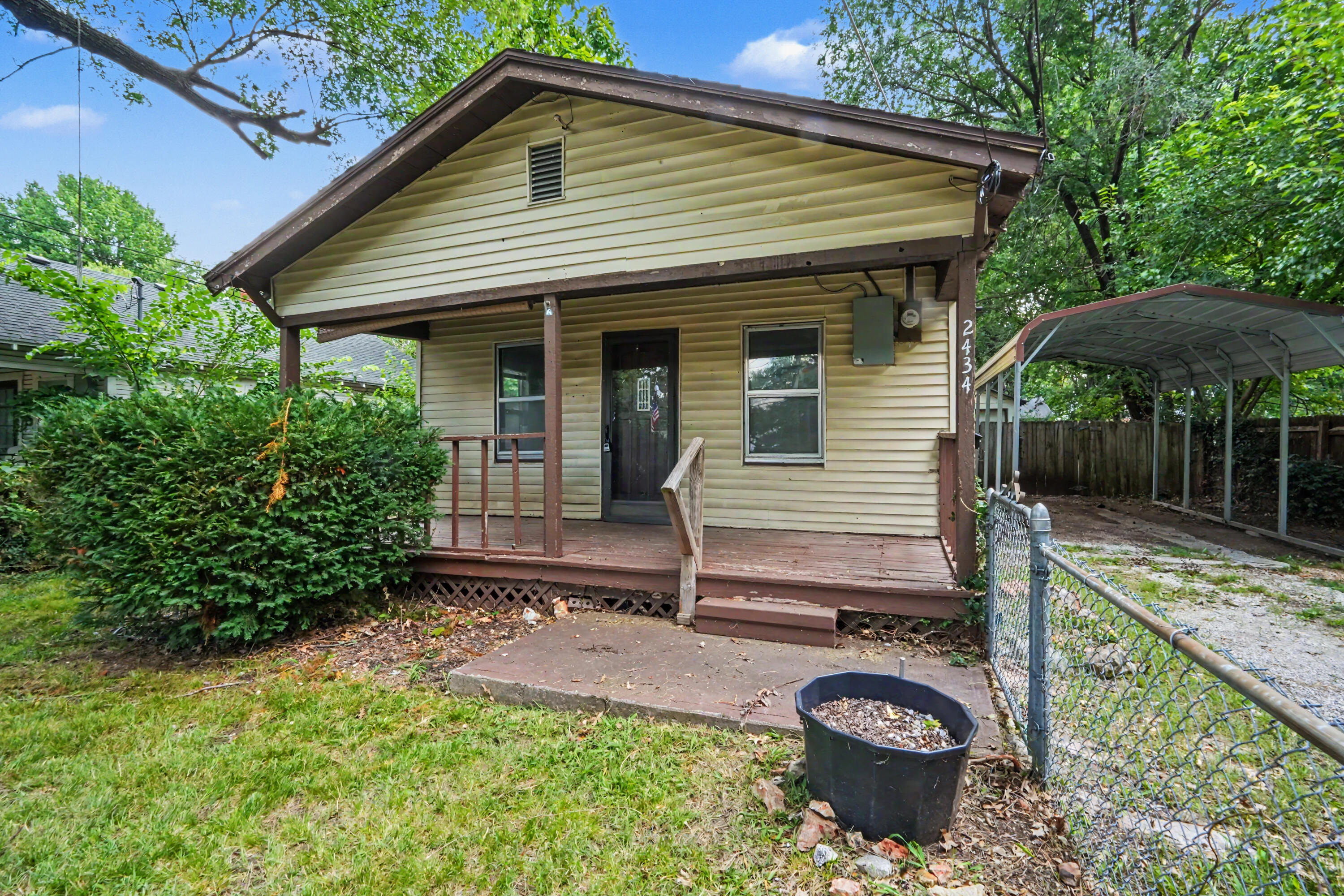 2434 N Pickwick Avenue, Springfield MO 65803