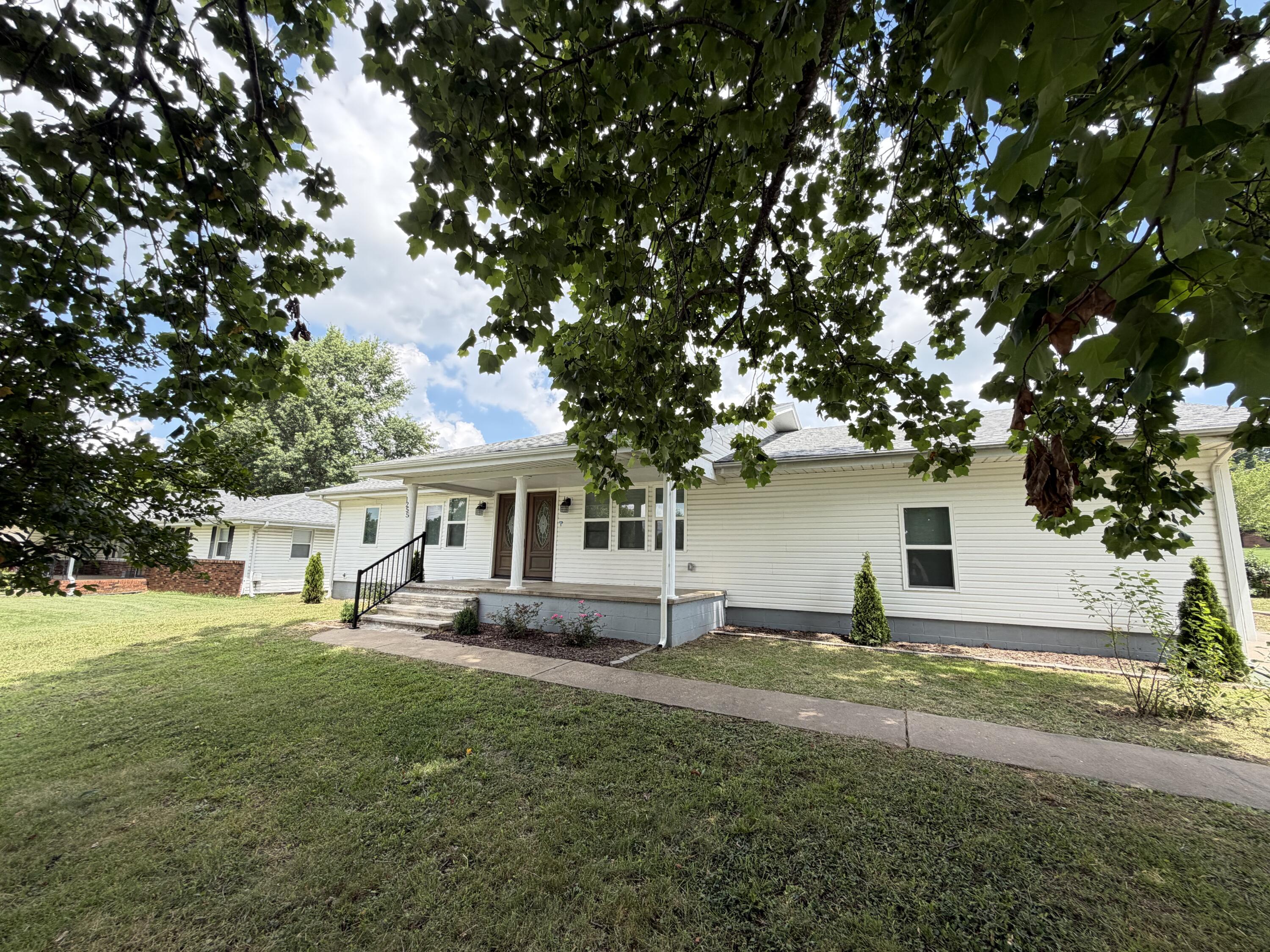 1255 E Bonaire Drive, Springfield MO 65803