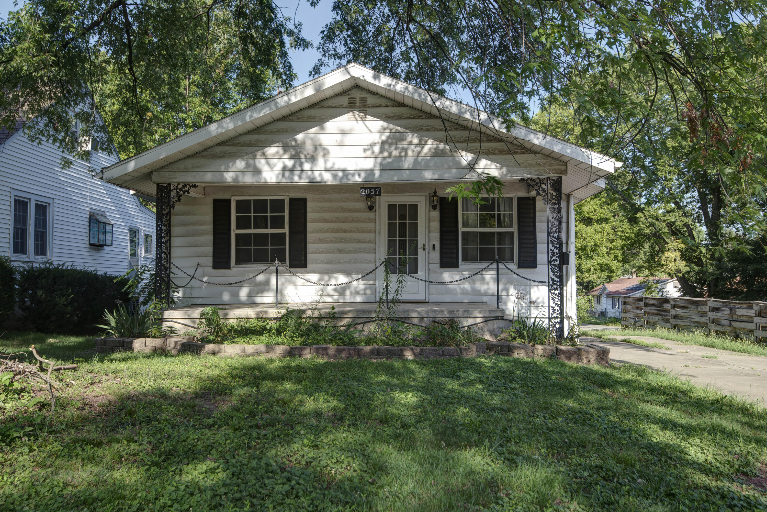 2057 N Douglas Avenue, Springfield MO 65803