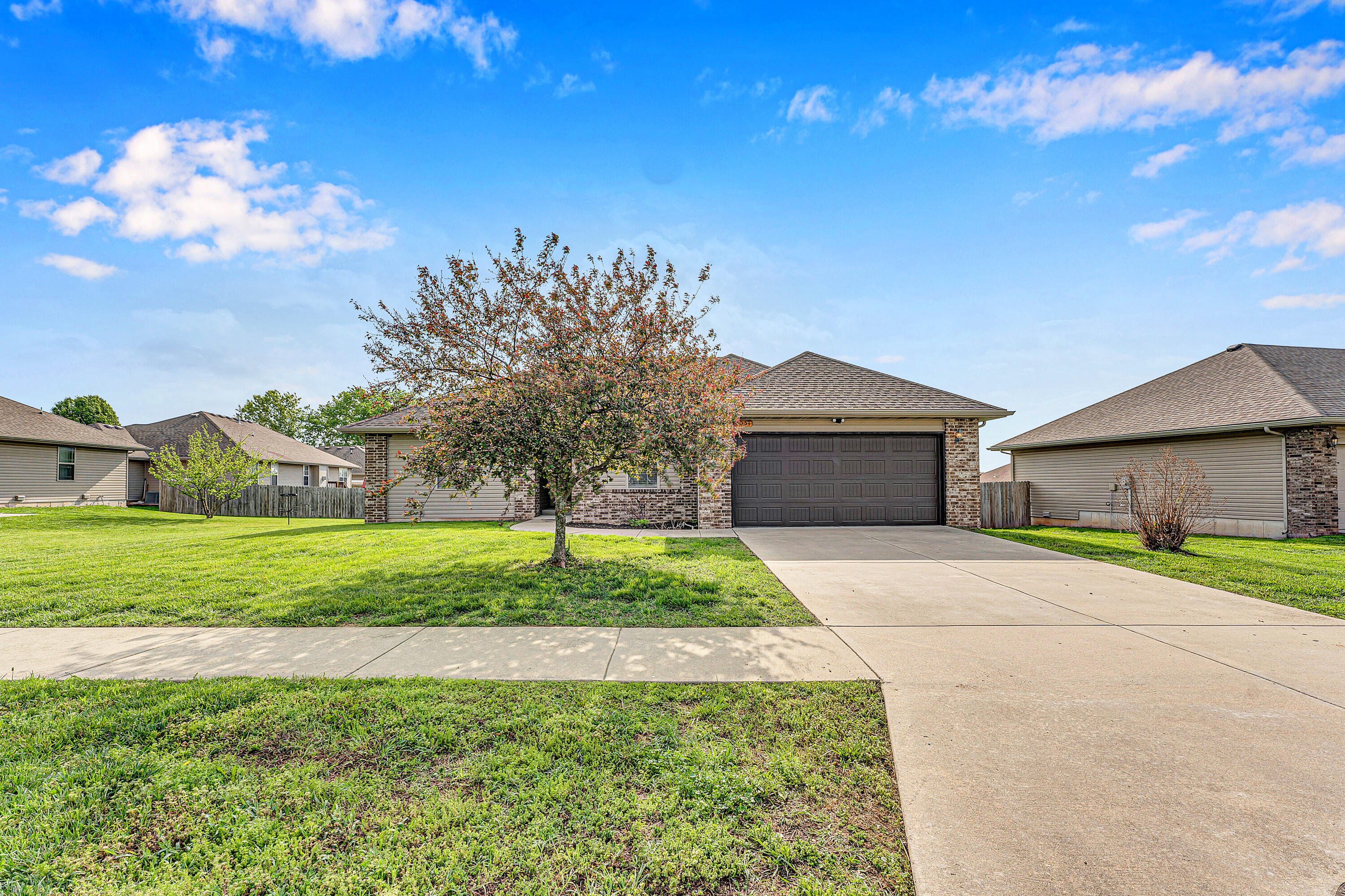 1054 S Tanner Drive, Springfield MO 65802