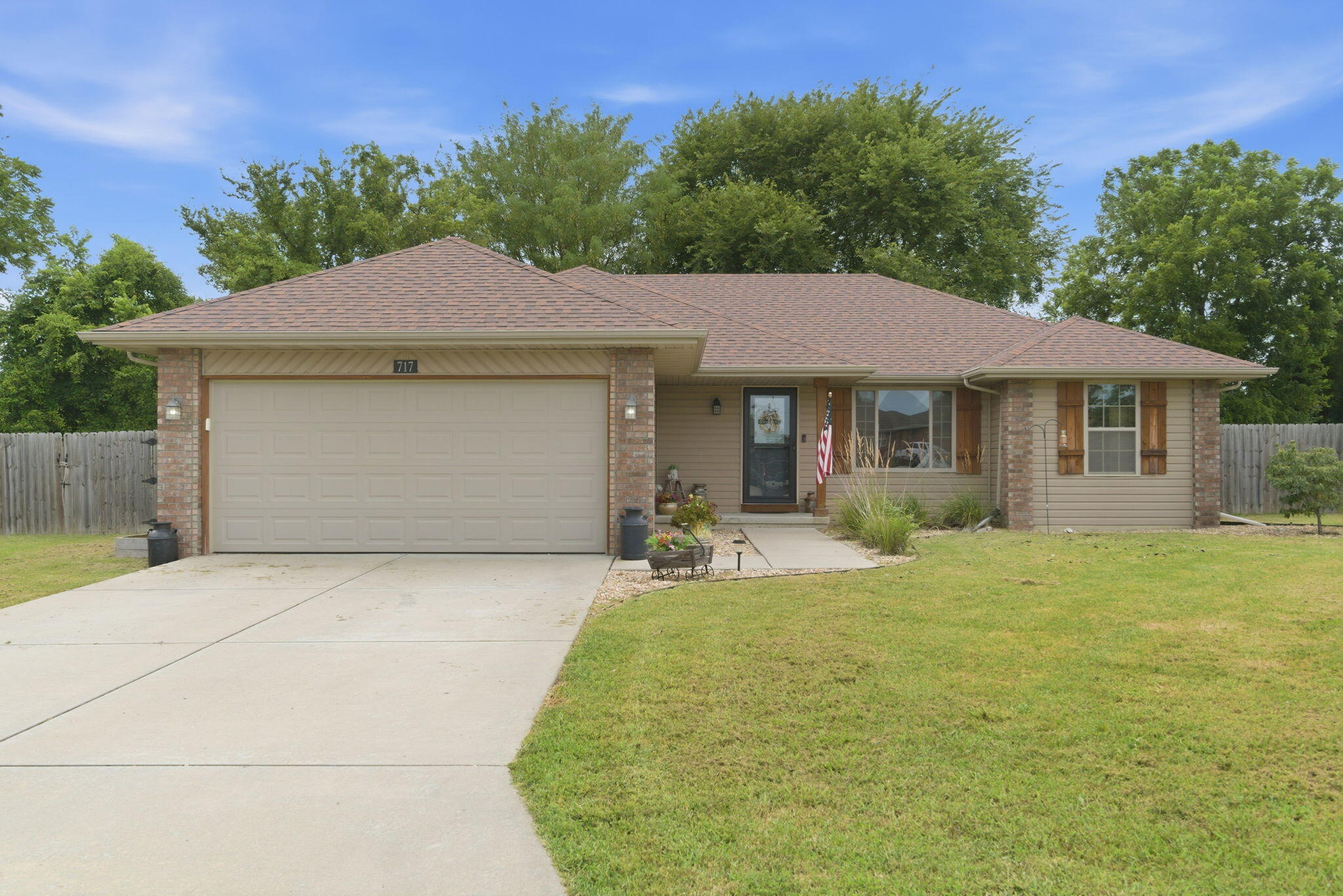 717 W Lake Avenue, Clever MO 65631