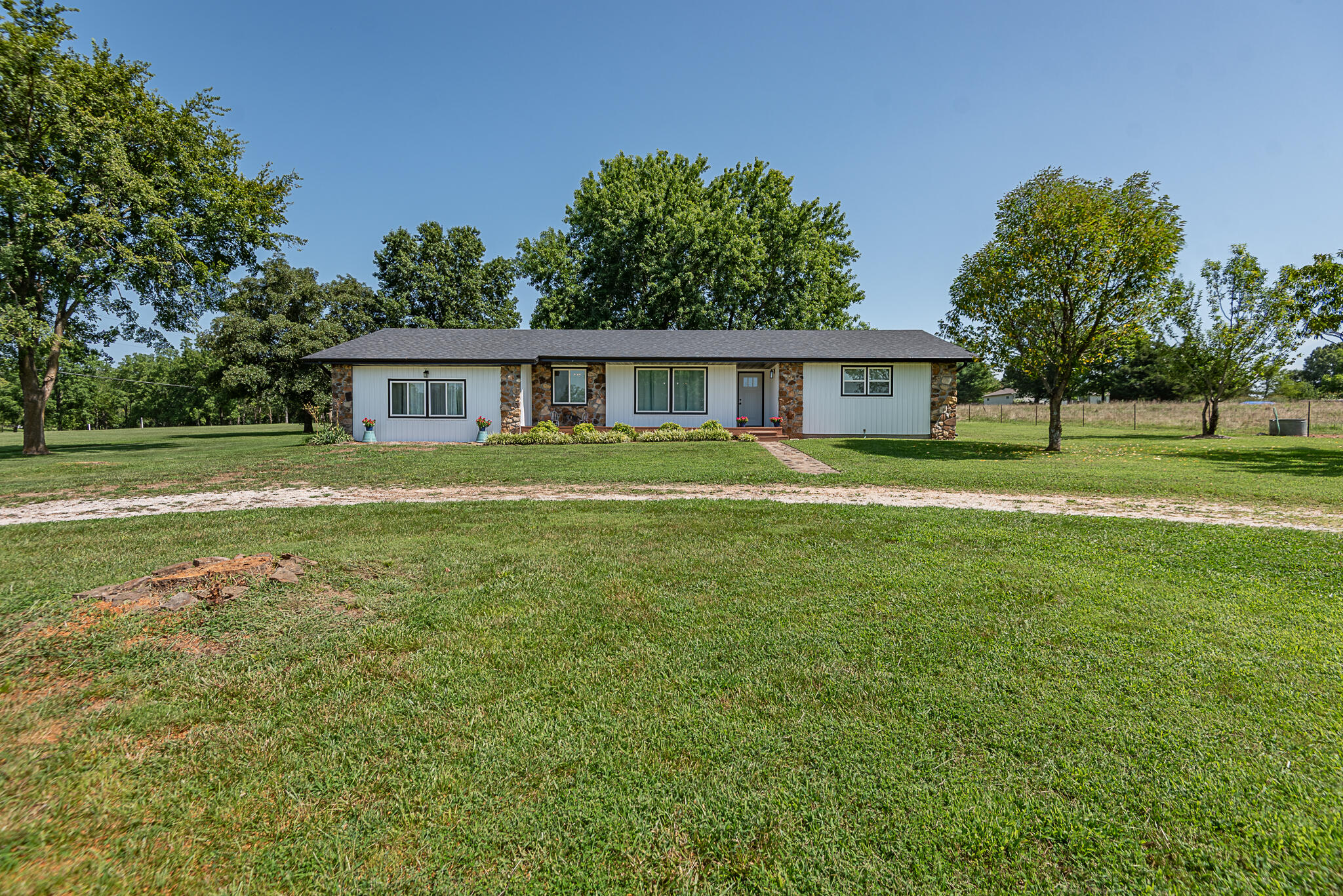 1905 E Webb Road, Ozark MO 65721