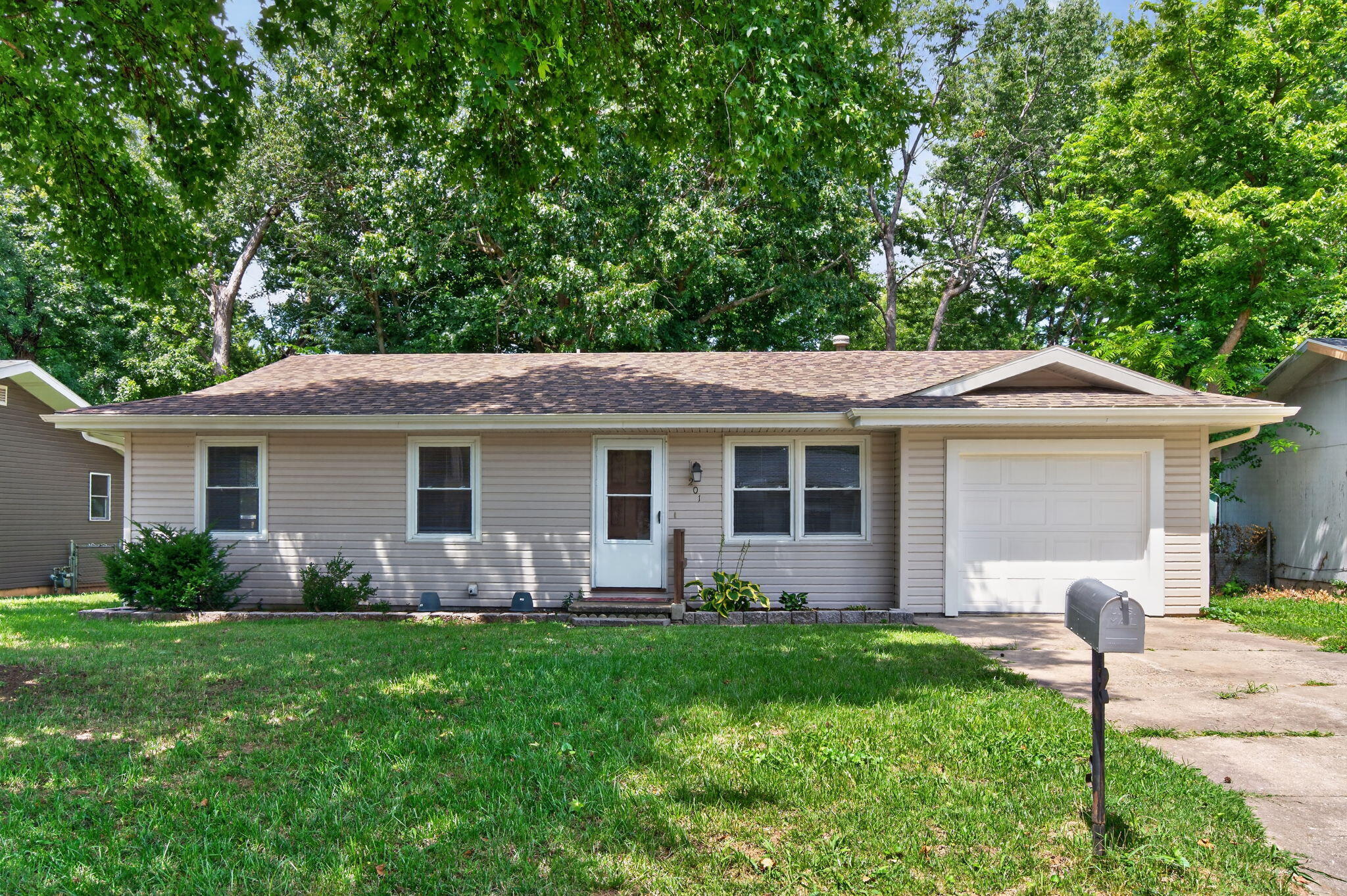 201 S Meadowview Avenue, Springfield MO 65802