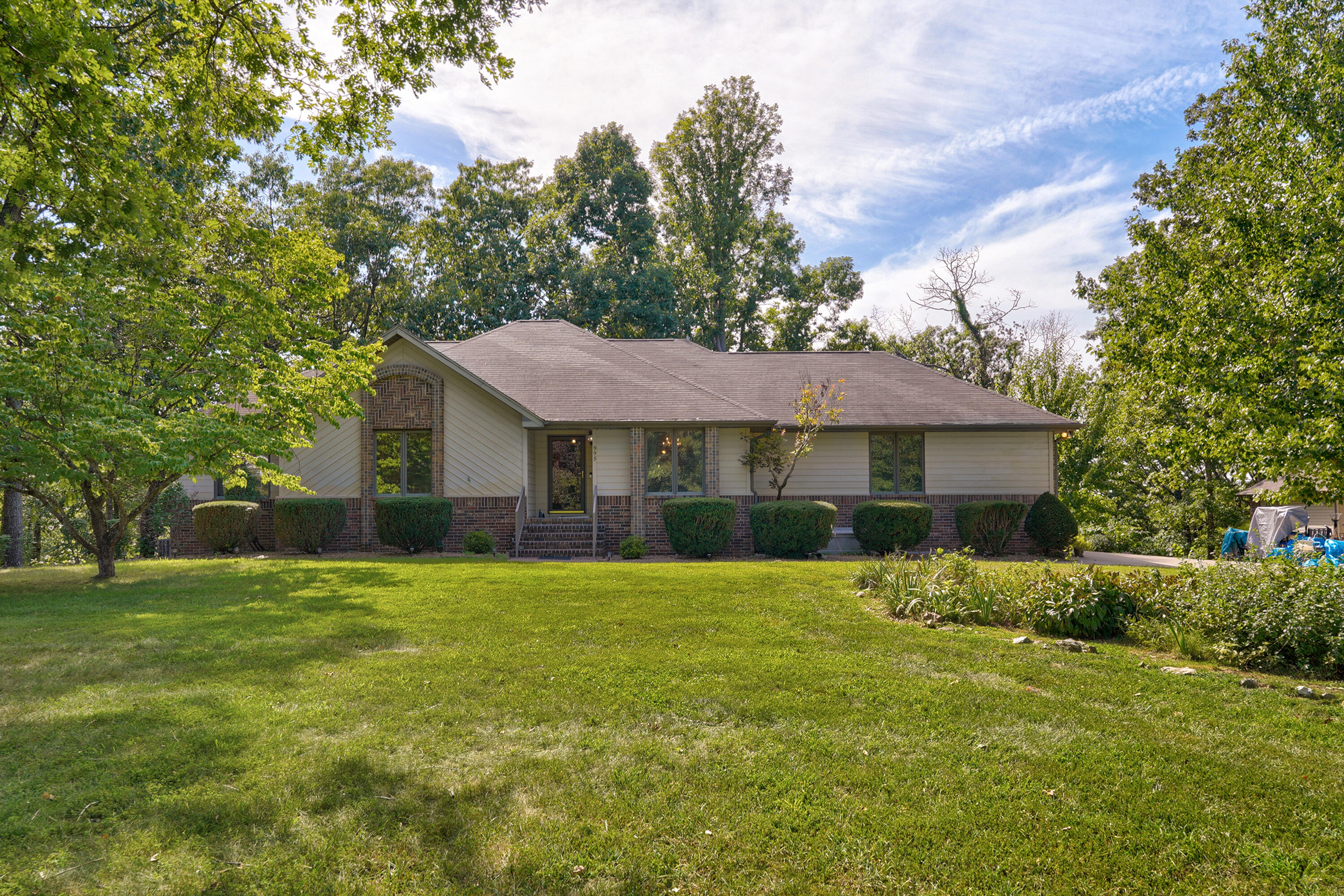 995 S Stanford Drive, Rogersville MO 65742