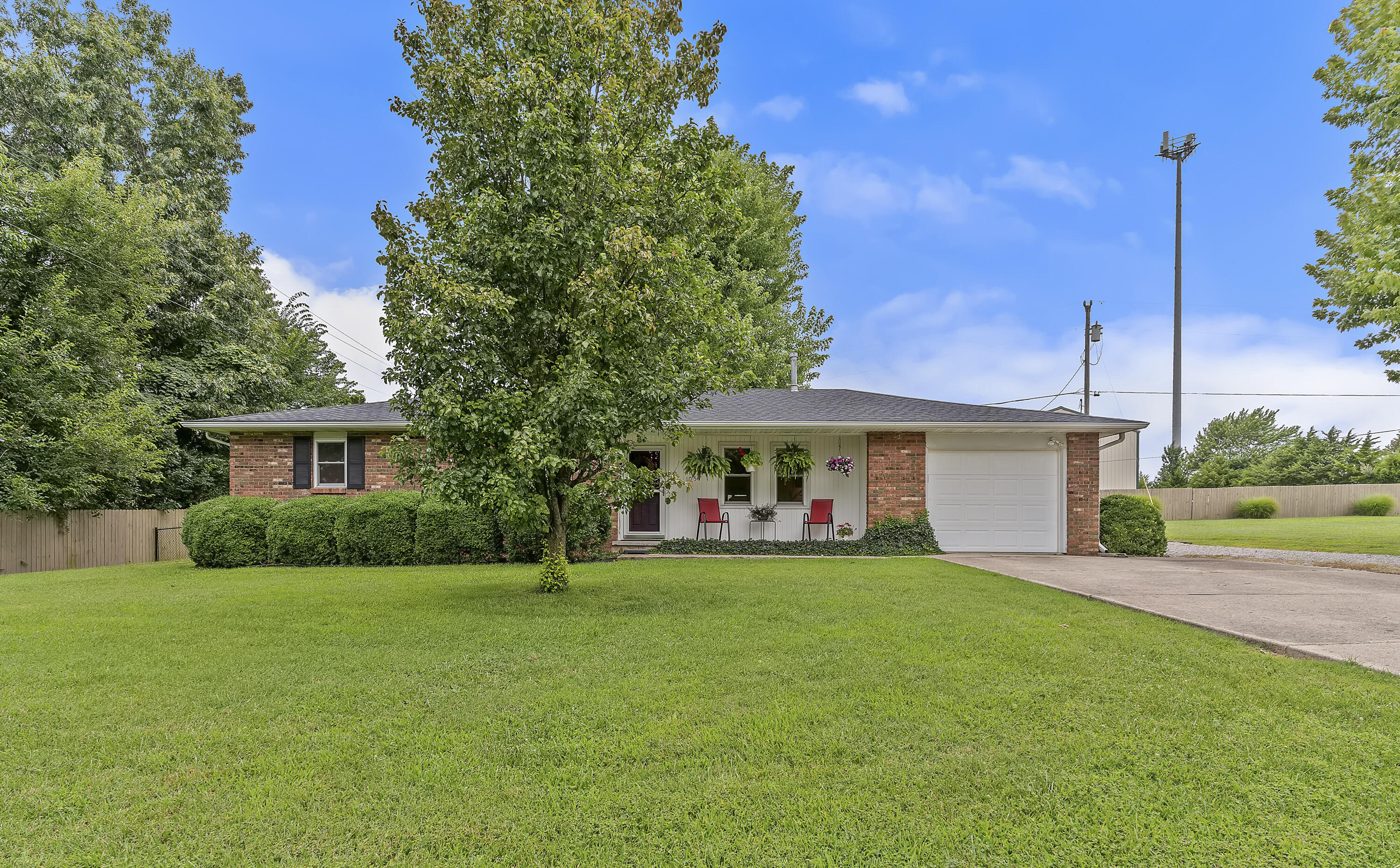 1057 S Elm Street, Marshfield MO 65706