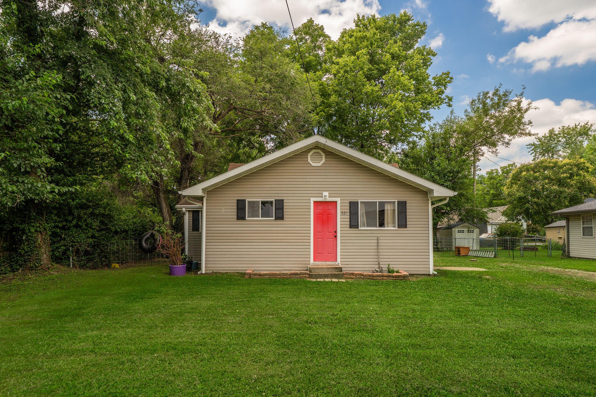621 N Walnut Avenue, Republic MO 65738