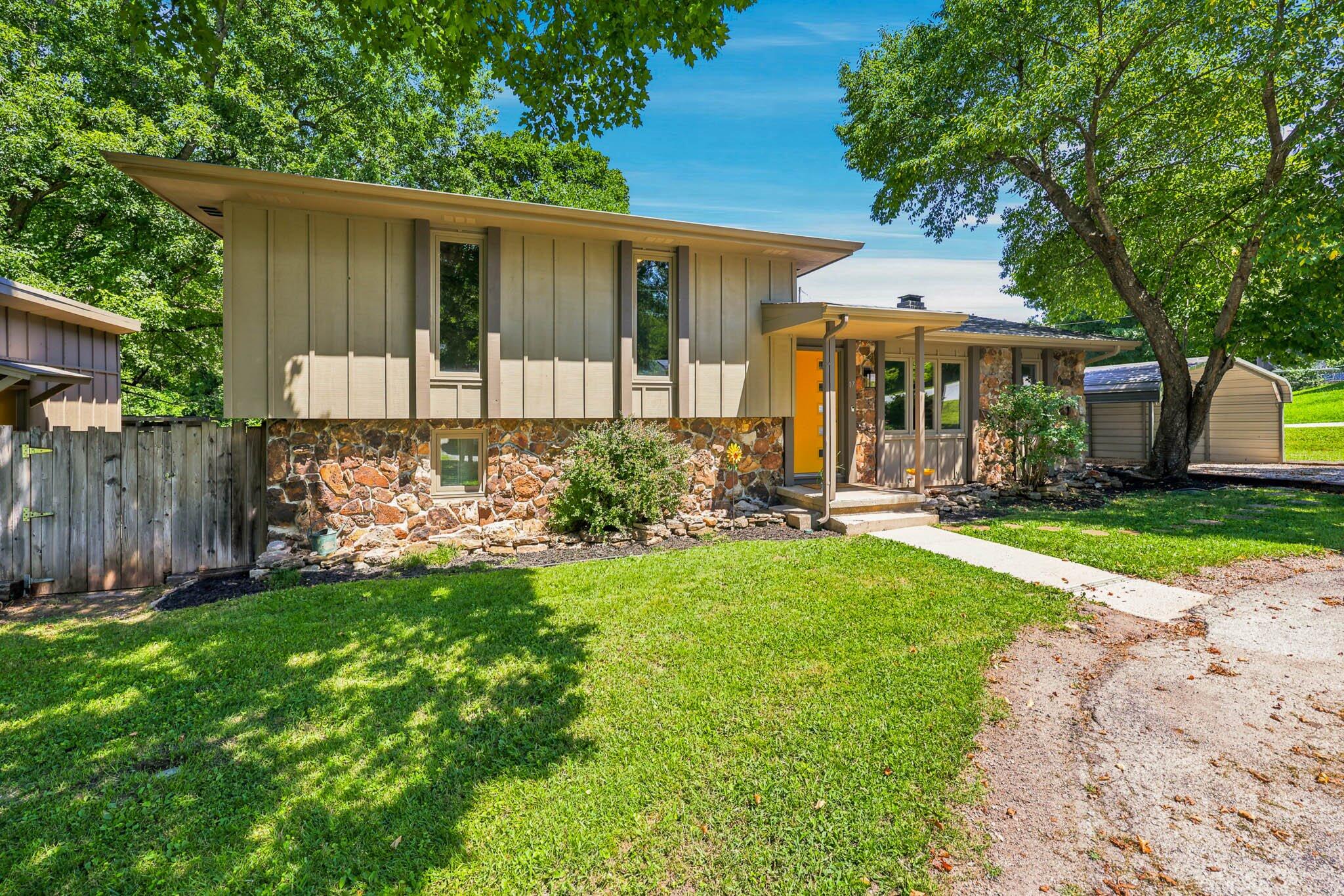 17 Hillside Drive, Nixa MO 65714