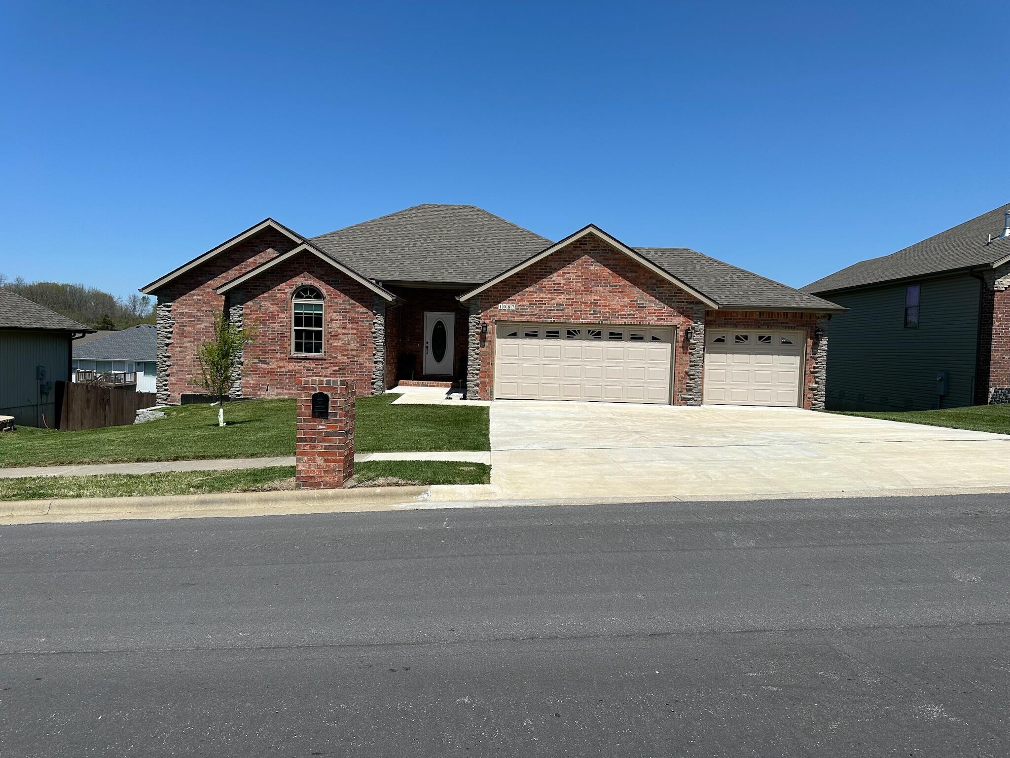 1087 E Daisy Falls Drive, Nixa MO 65714