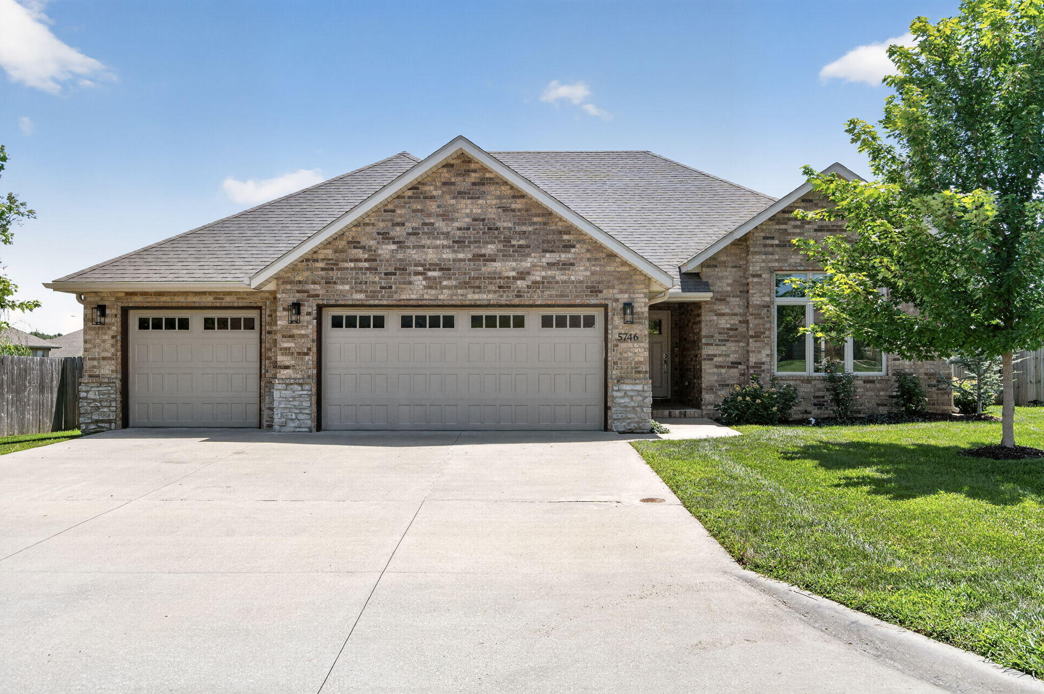 5746 E Park Place, Strafford MO 65757