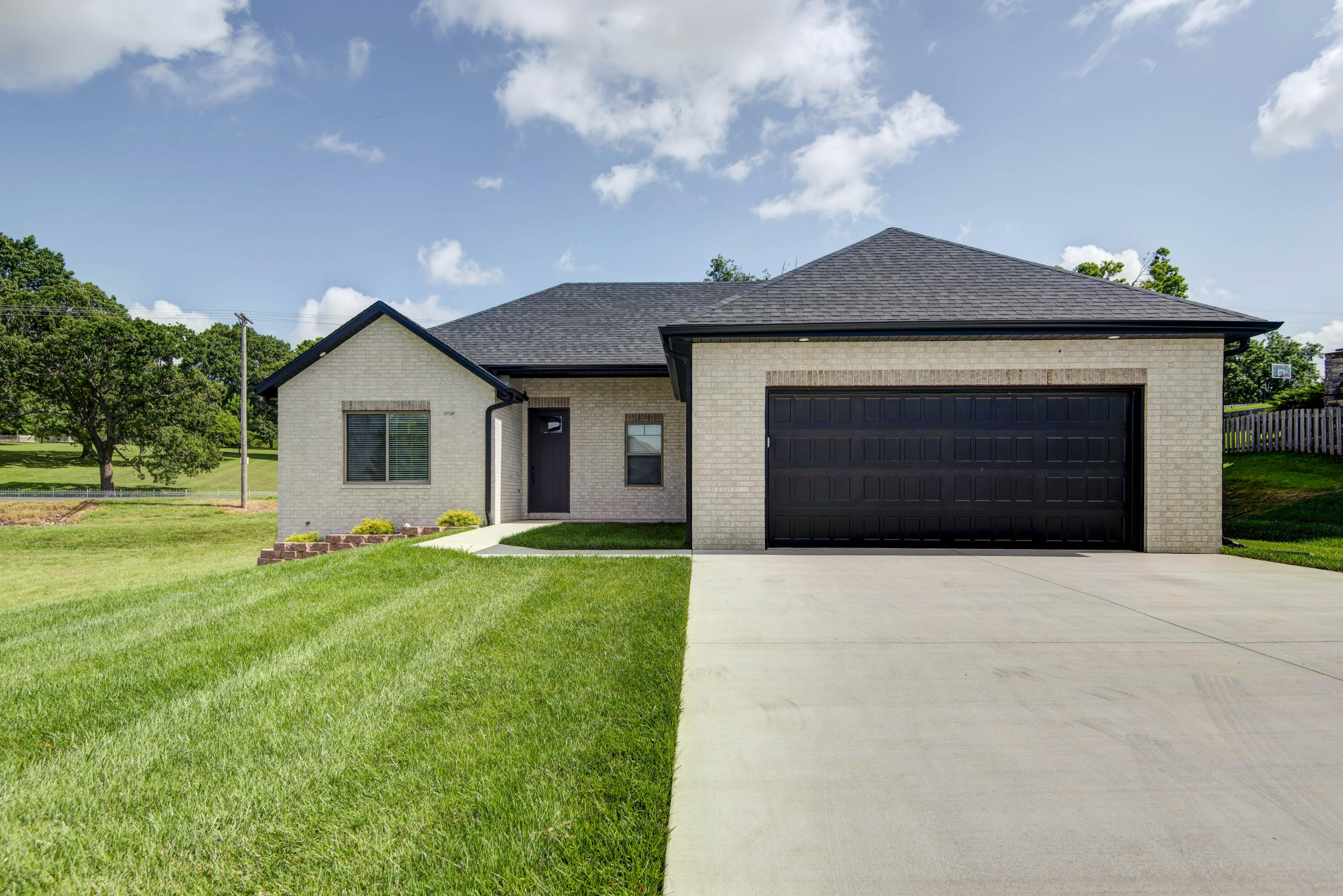 1539 W Gaslight Drive, Springfield MO 65810