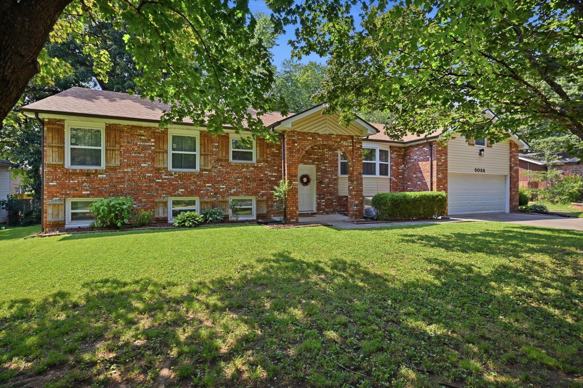5055 S Walnut Hill Road, Springfield MO 65810