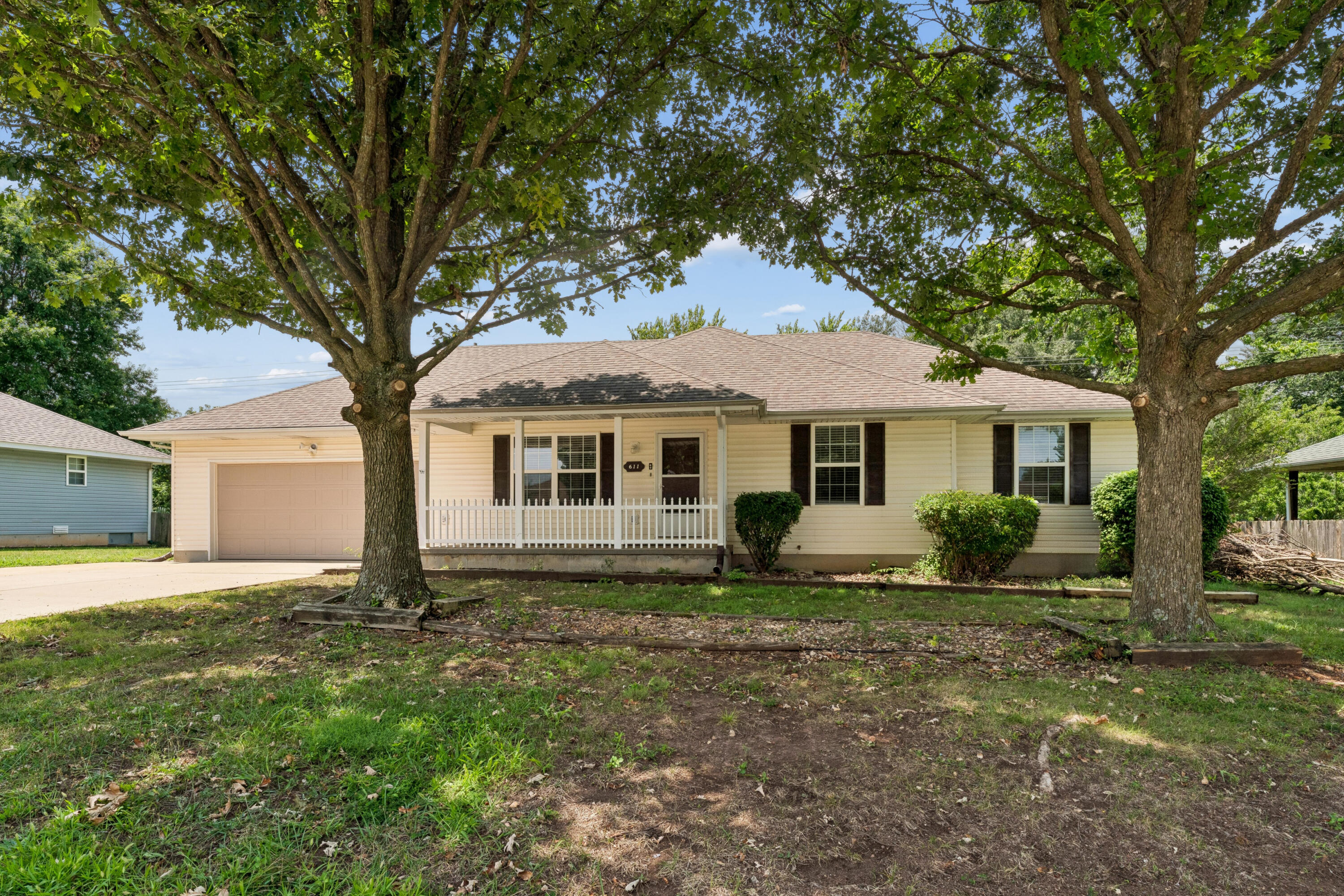 611 S Countryside Avenue, Republic MO 65738