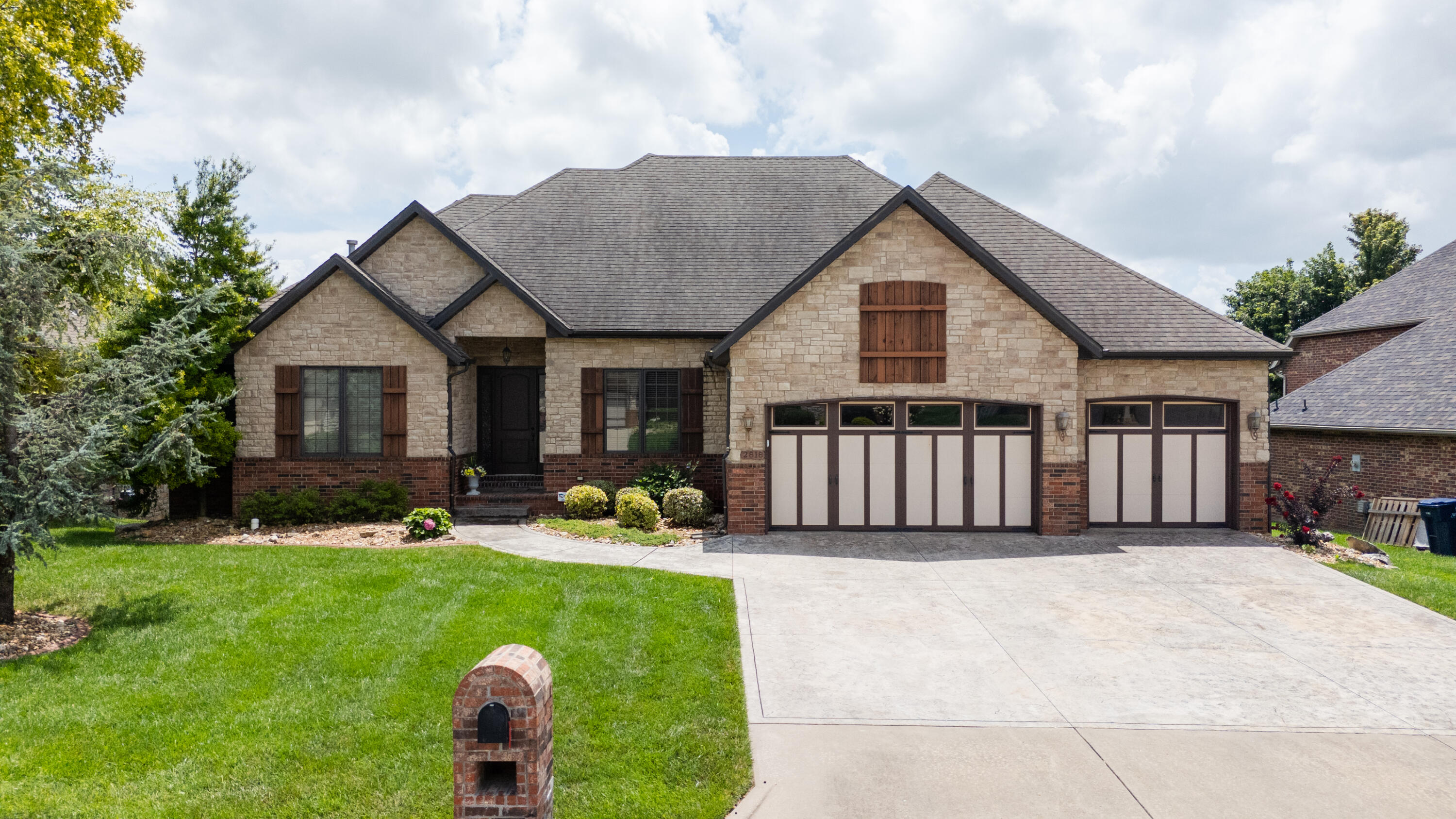 2818 E Cherrybark Street, Springfield MO 65804