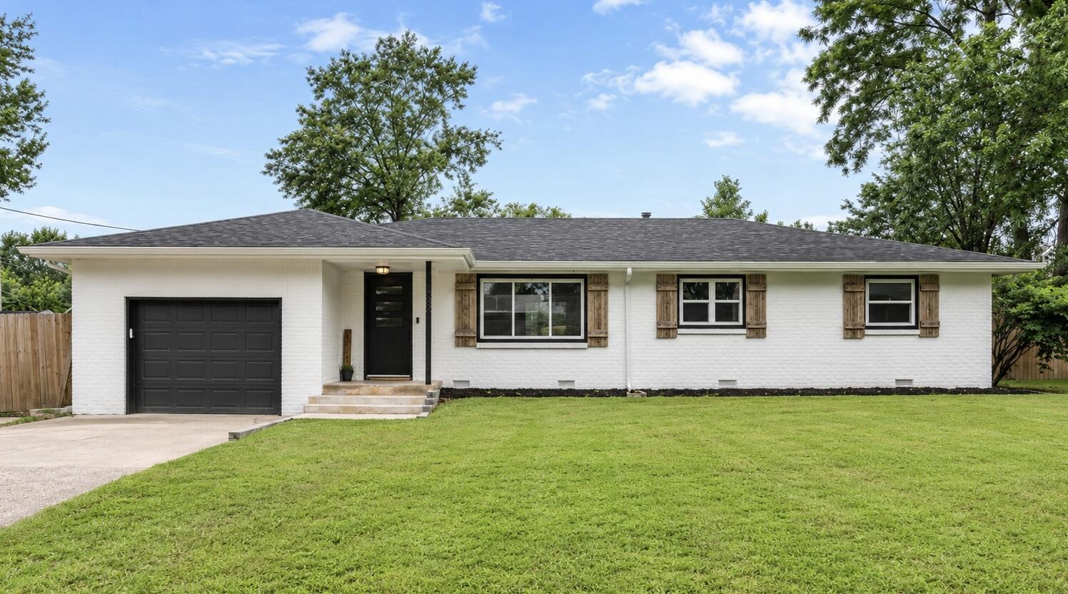 107 South Street, Rogersville MO 65742