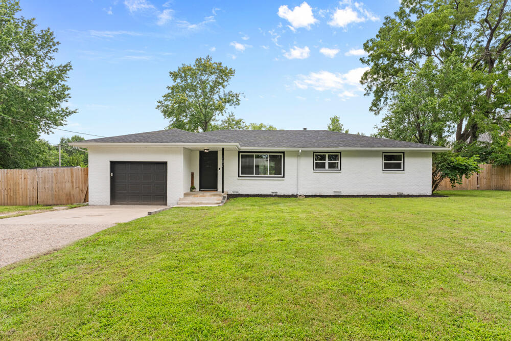 107 South Street, Rogersville MO 65742