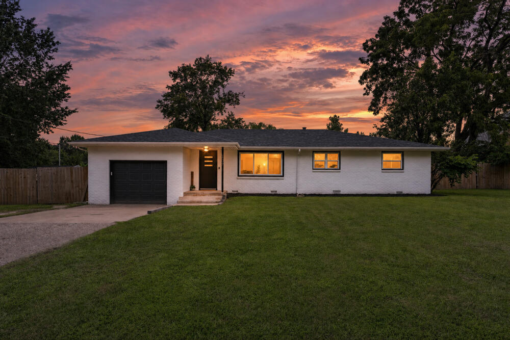 107 South Street, Rogersville MO 65742