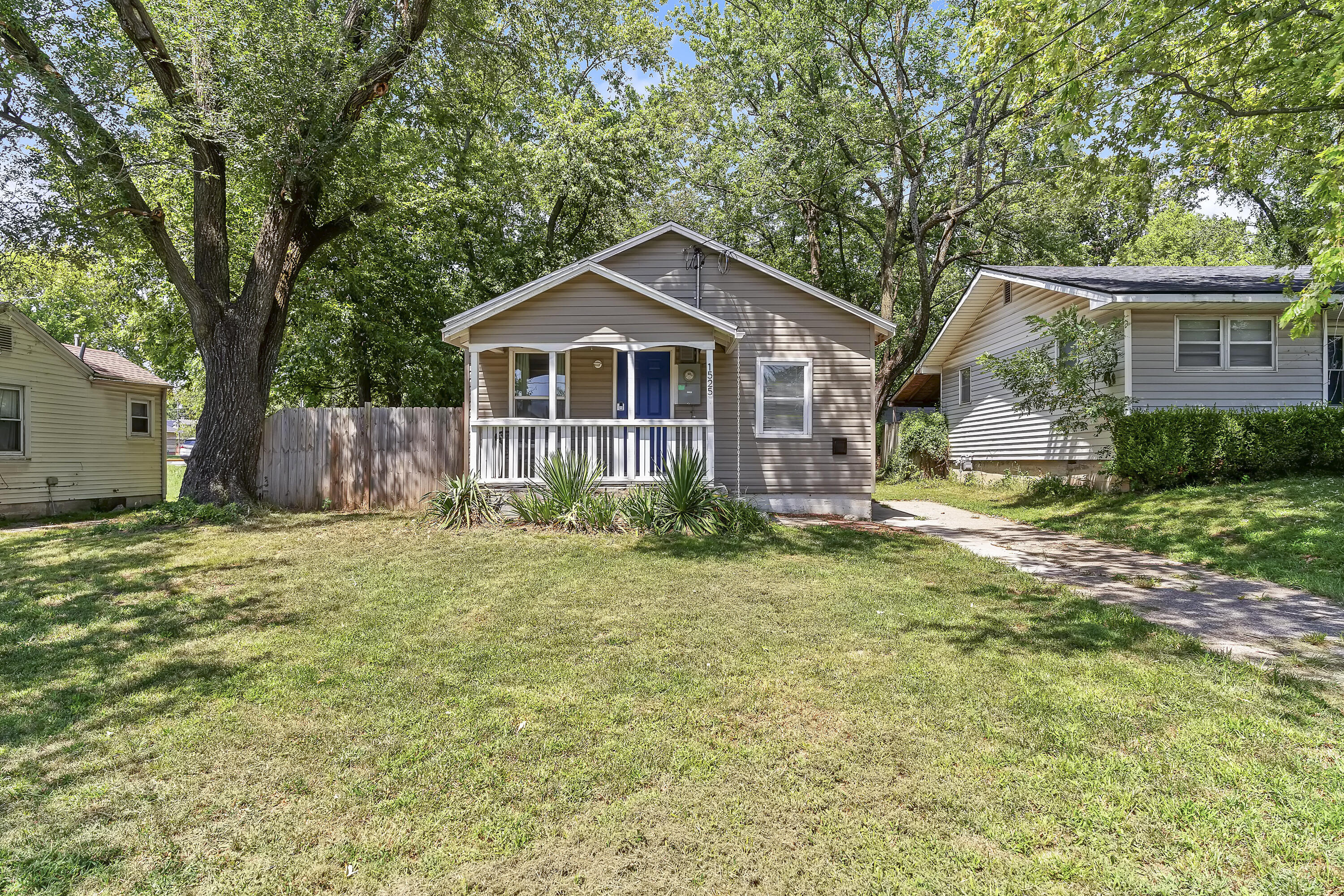 1525 W Webster Street, Springfield MO 65802