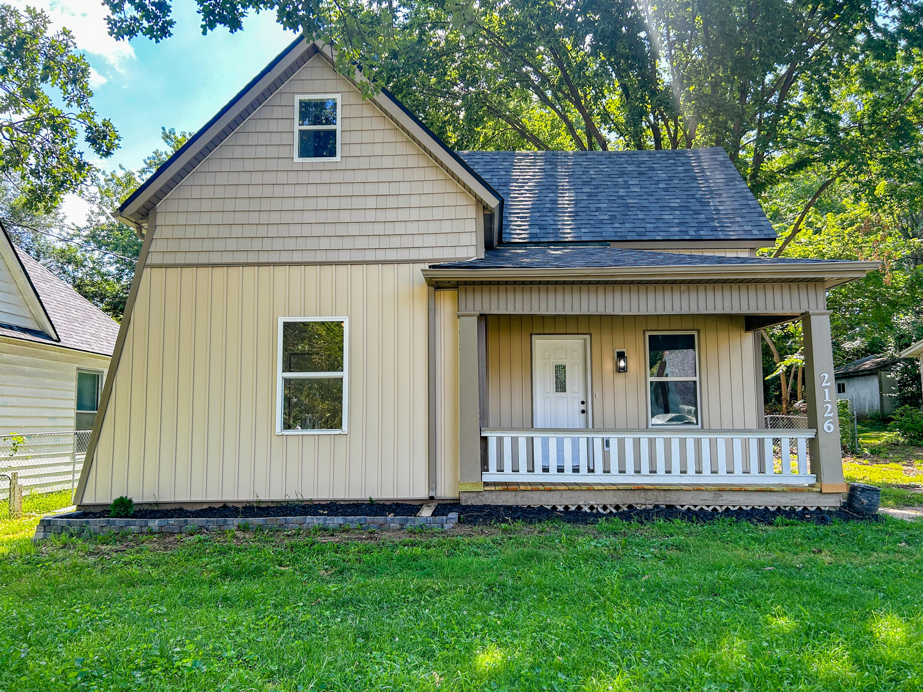 2126 N Lyon Avenue, Springfield MO 65803