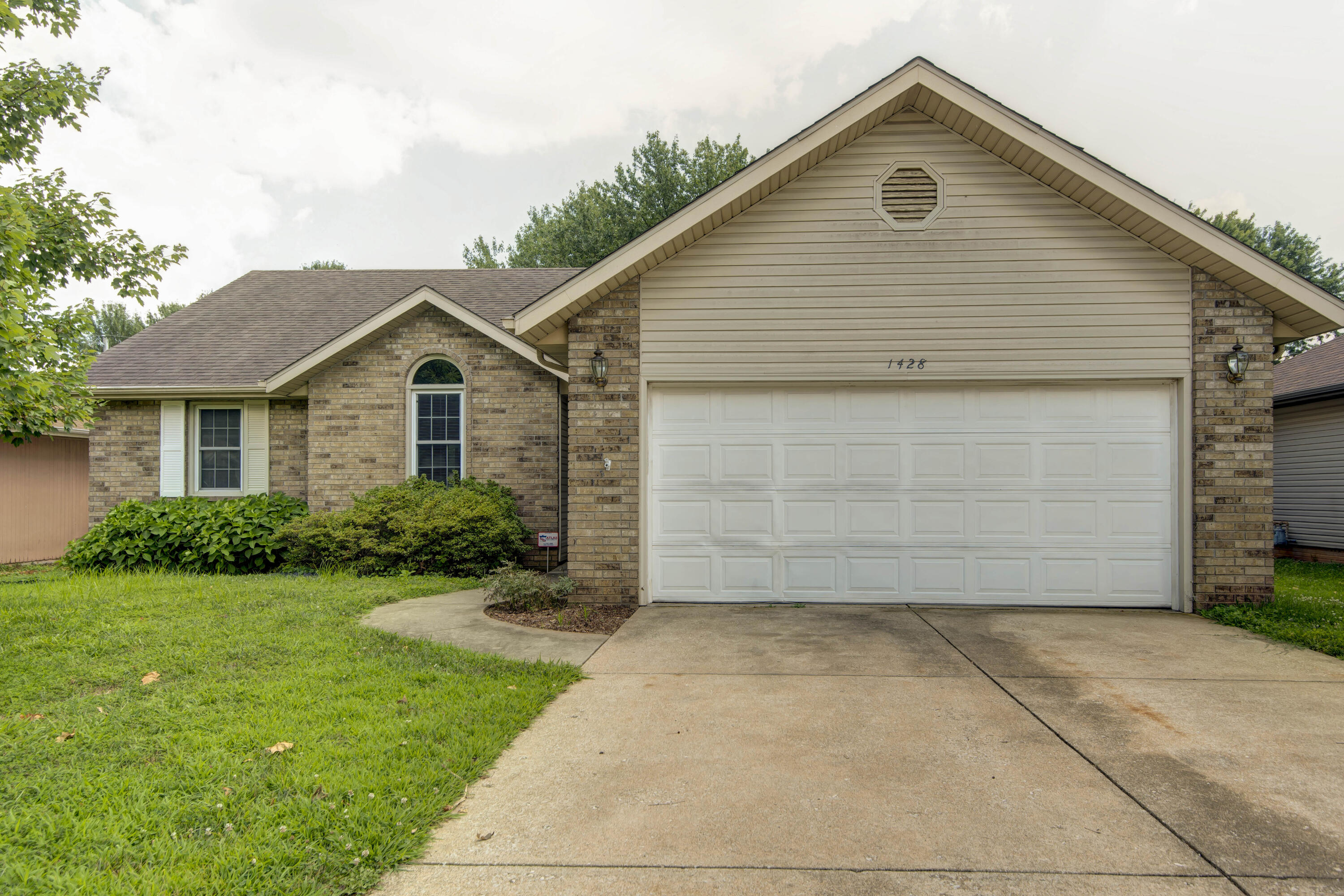 1428 W Whiteside Street, Springfield MO 65807
