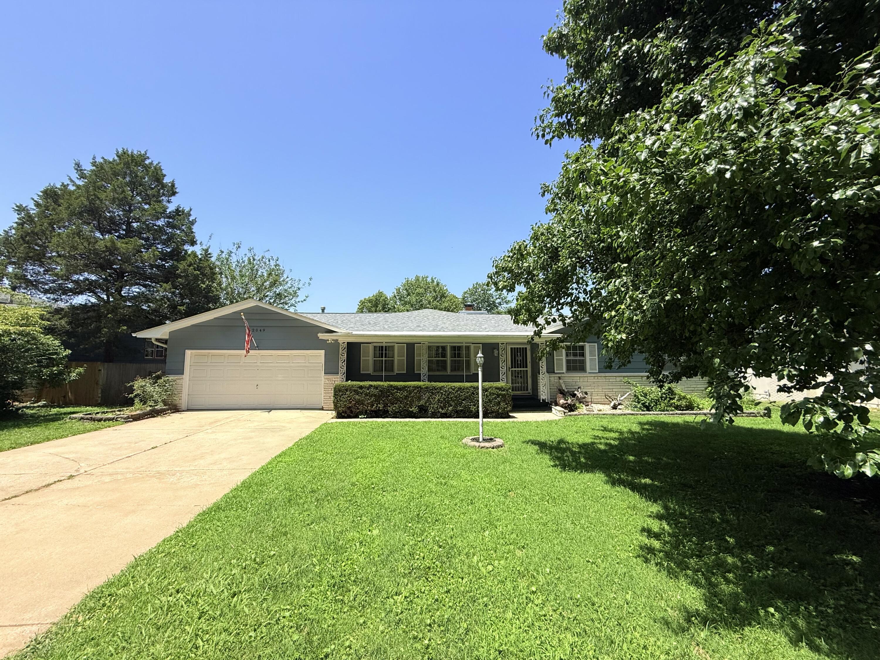 2049 S Brighton Drive, Springfield MO 65804