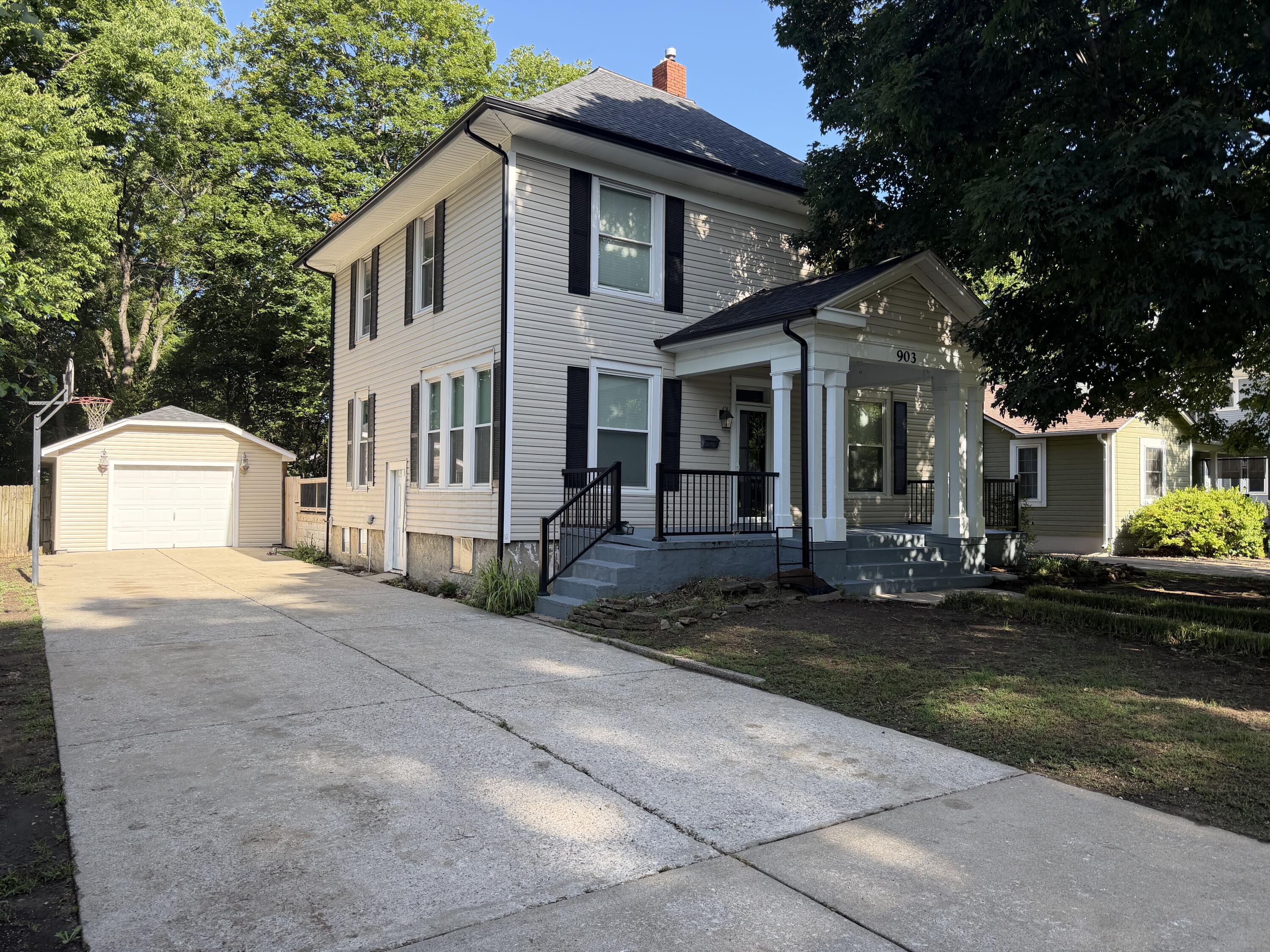 903 S Kickapoo Avenue, Springfield MO 65804