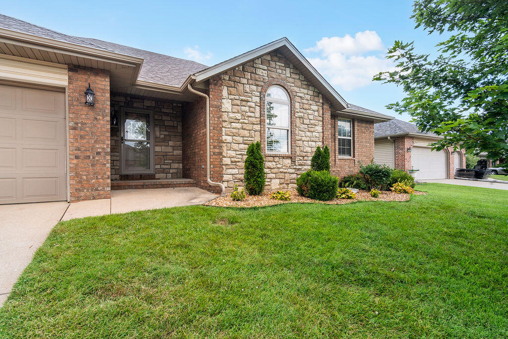 3263 N Dickerson Avenue, Springfield MO 65803