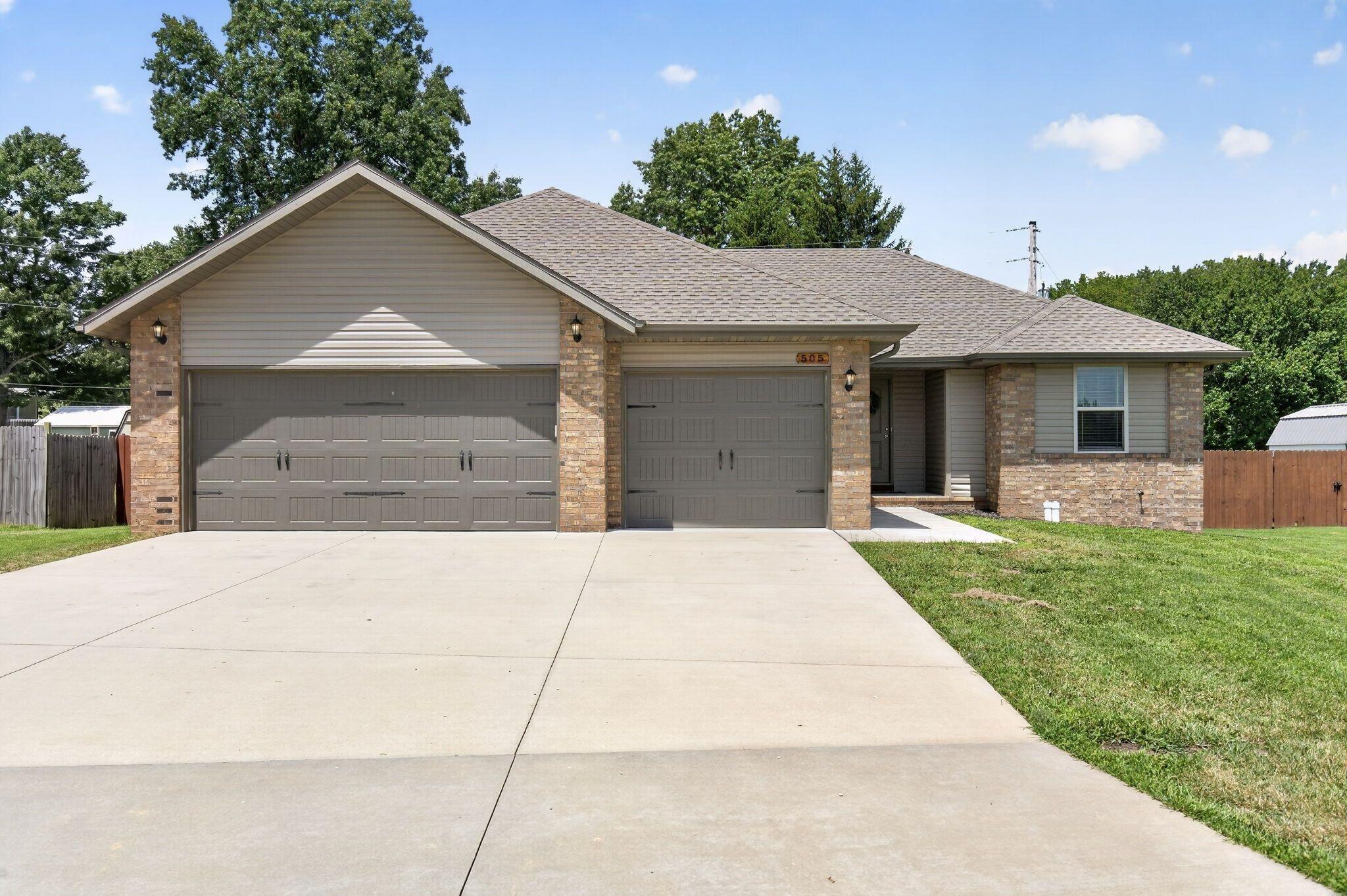 505 S Forest Lane, Republic MO 65738