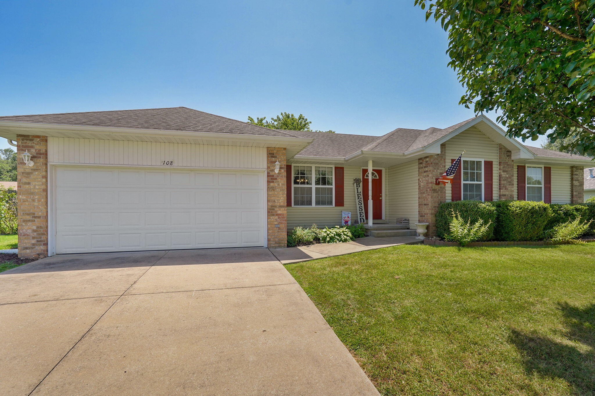 108 E Canon Avenue, Clever MO 65631
