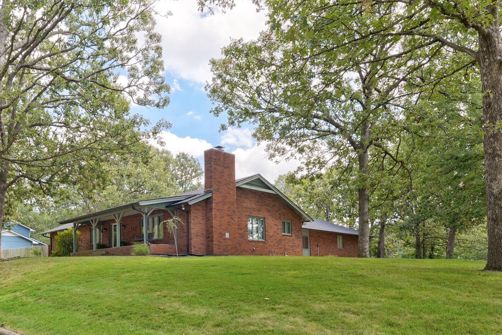 1214 W Beverly Hills Drive, Springfield MO 65803