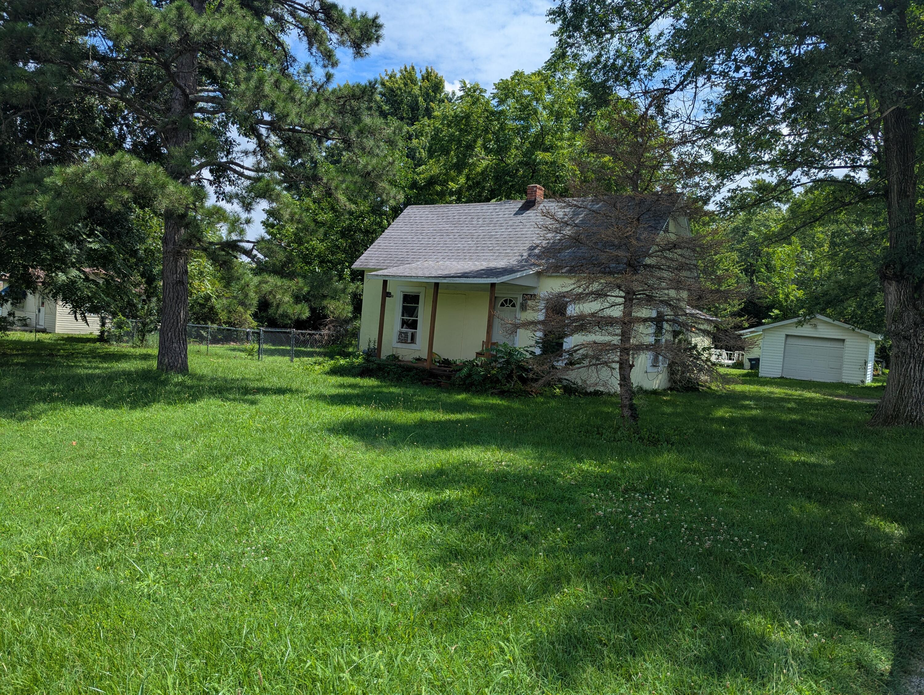 536 S Walnut Street, Marshfield MO 65706