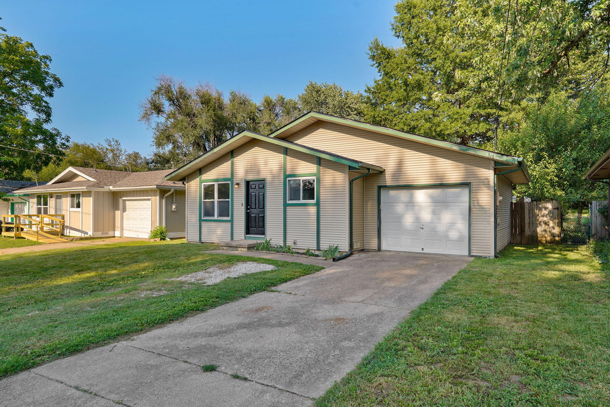 2728 N Summit Avenue, Springfield MO 65803