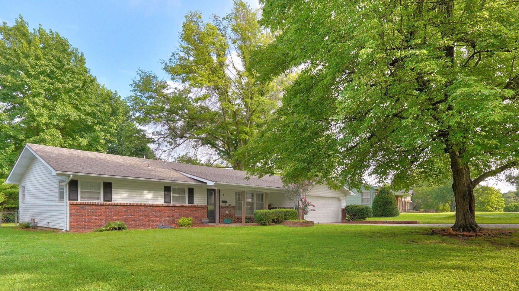 2711 S Claremont Avenue, Springfield MO 65804