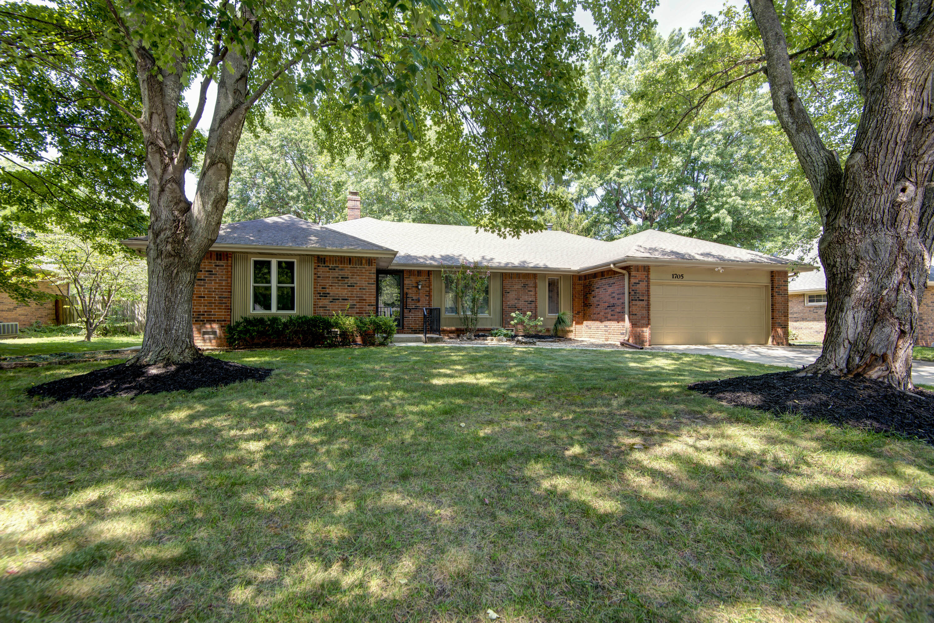 1705 E Vincent Drive, Springfield MO 65804